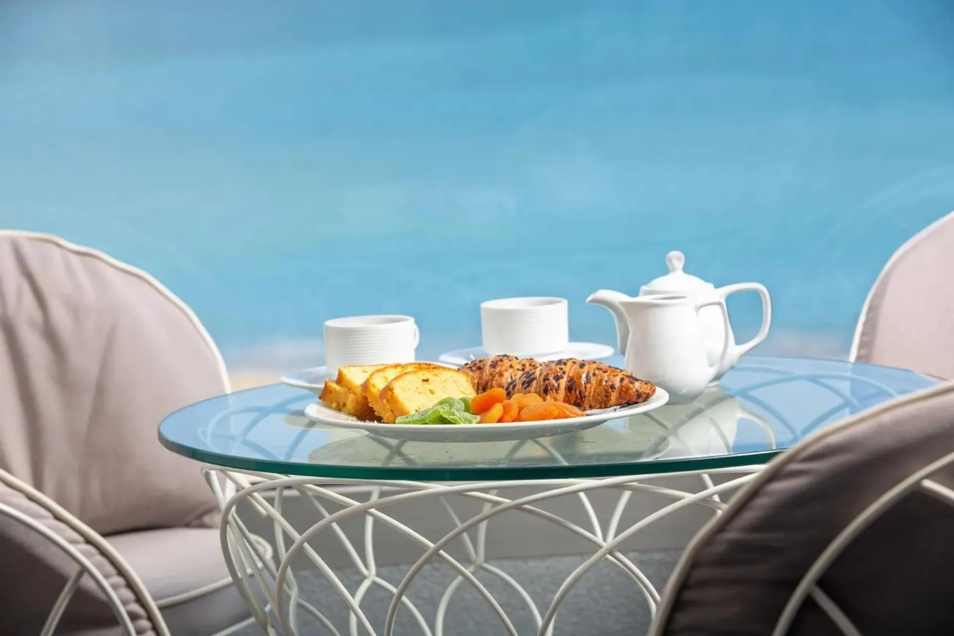 Coffee/tea facilities in Pearl SeaBreeze Suites