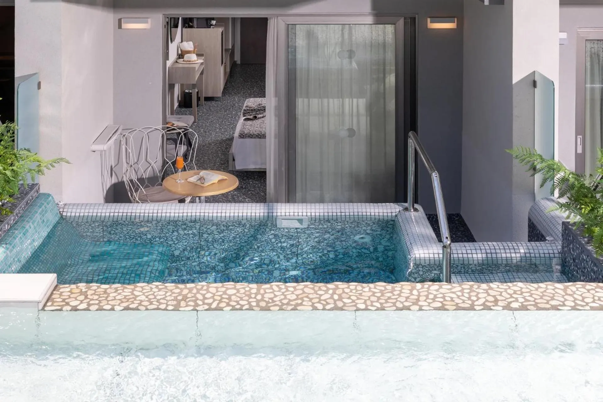 Patio in Pearl SeaBreeze Suites