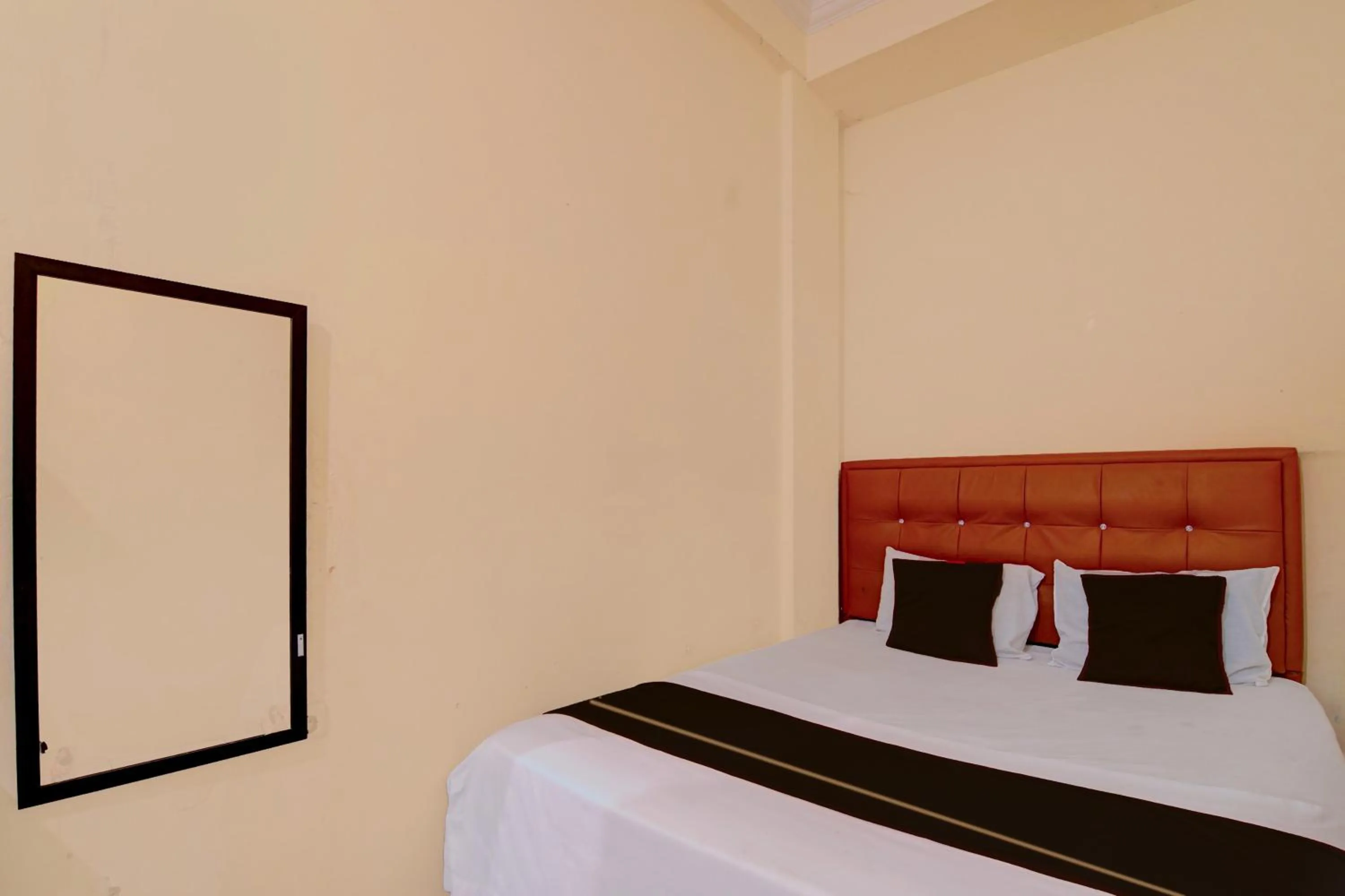 Bedroom, Bed in Hotel O Pekanbaru near Mall Ciputra Seraya formerly Lotus Inn