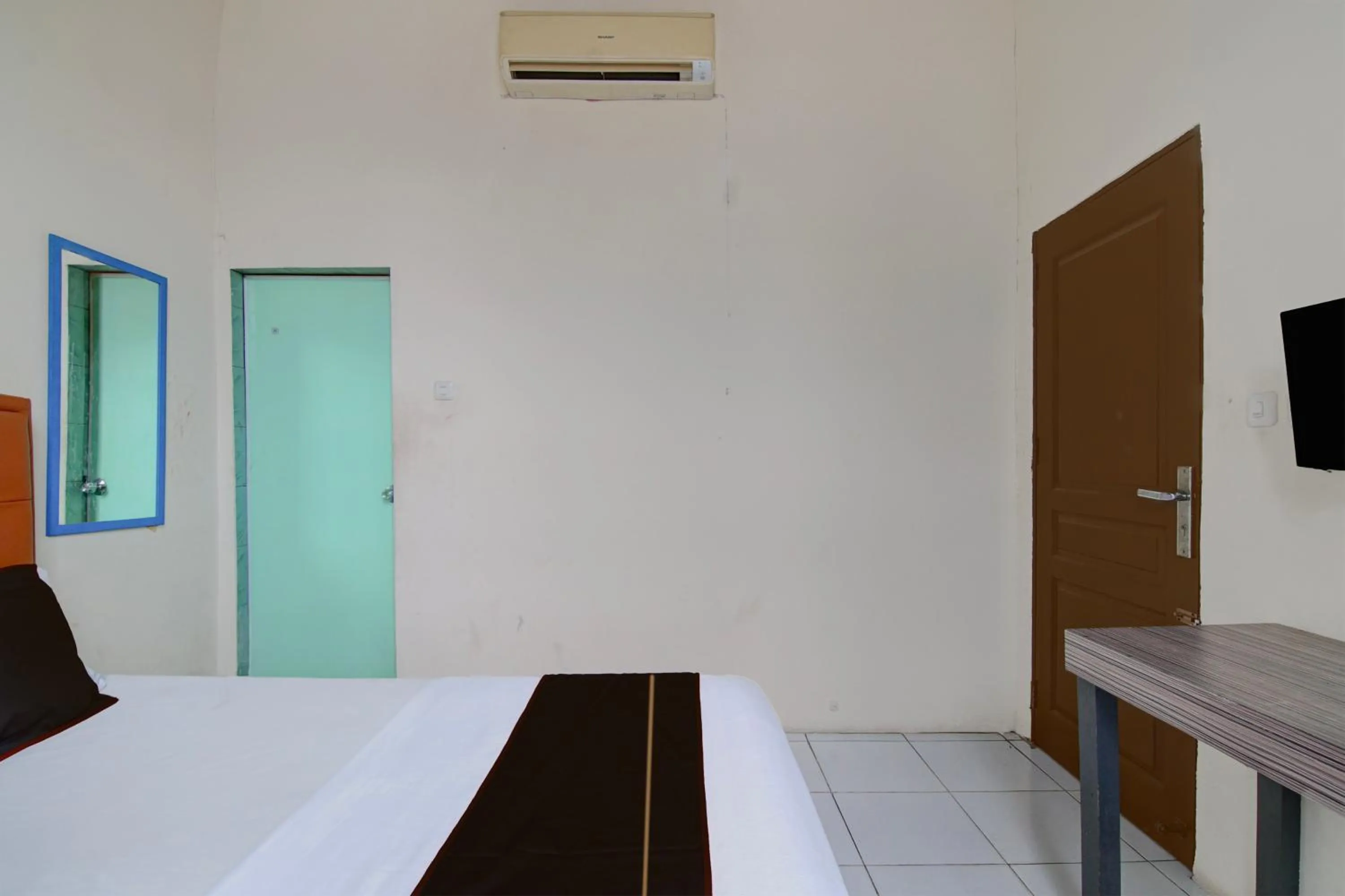 Bedroom, Bed in Hotel O Pekanbaru near Mall Ciputra Seraya formerly Lotus Inn