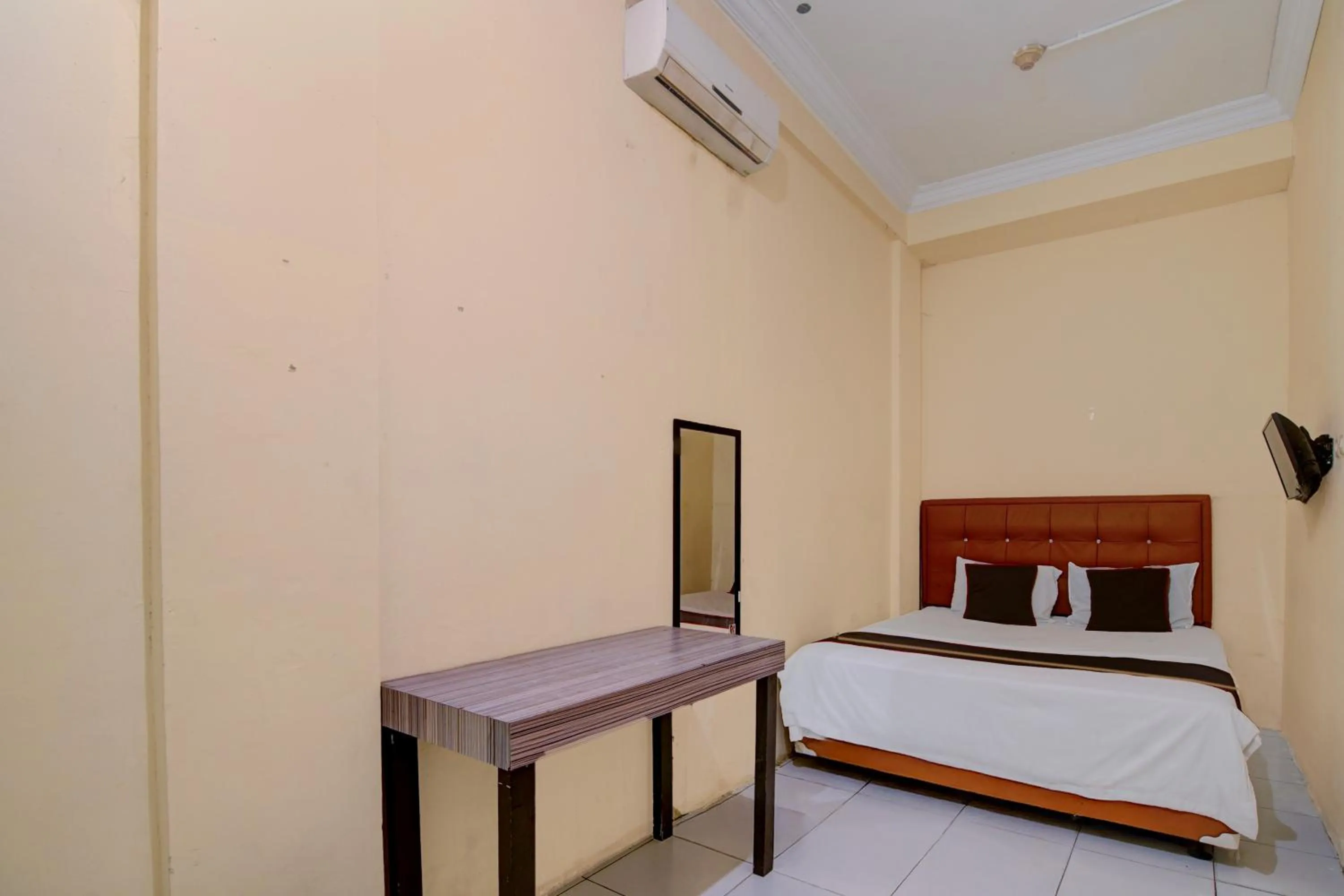 Bedroom, Bed in Hotel O Pekanbaru near Mall Ciputra Seraya formerly Lotus Inn