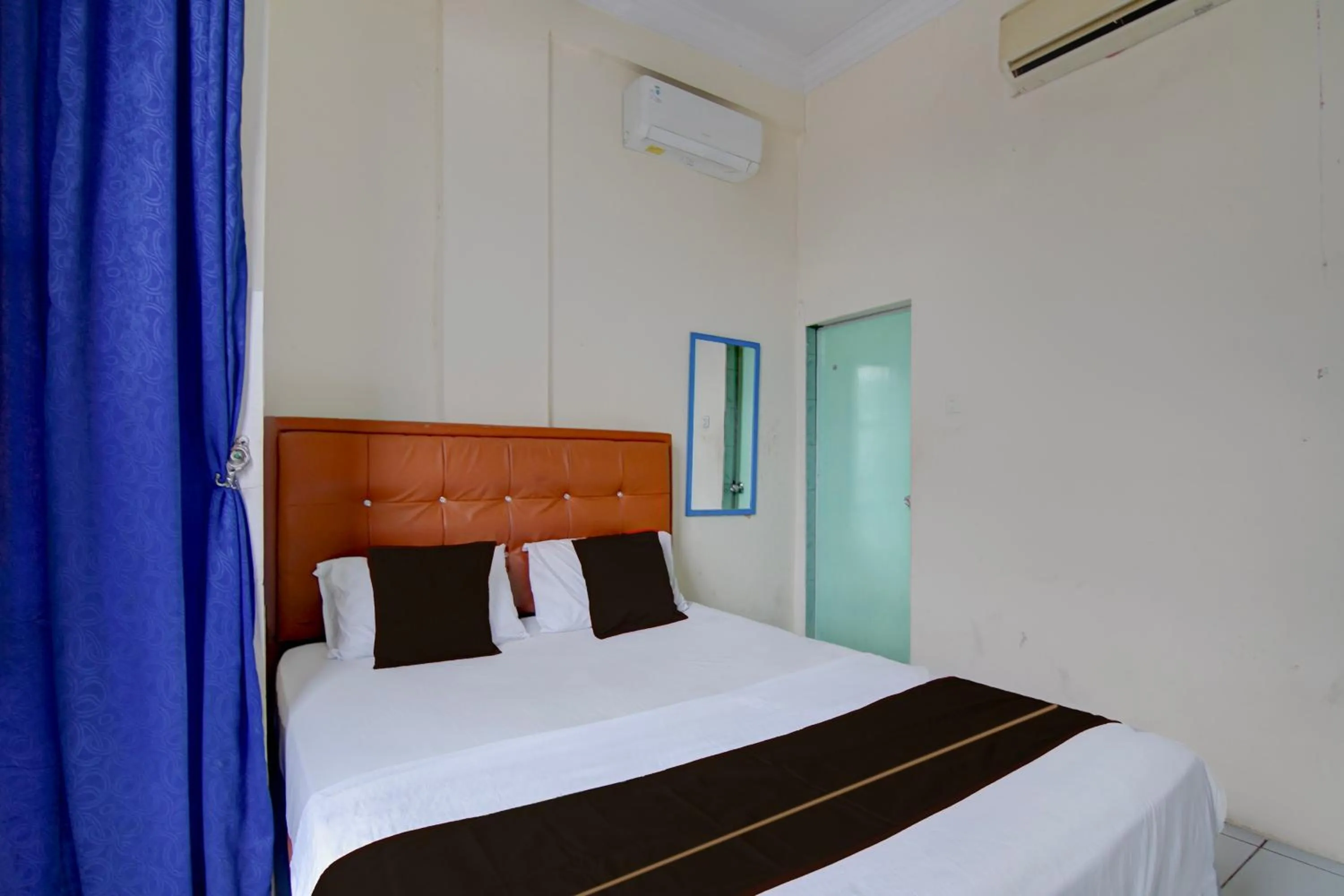 Bedroom, Bed in Hotel O Pekanbaru near Mall Ciputra Seraya formerly Lotus Inn