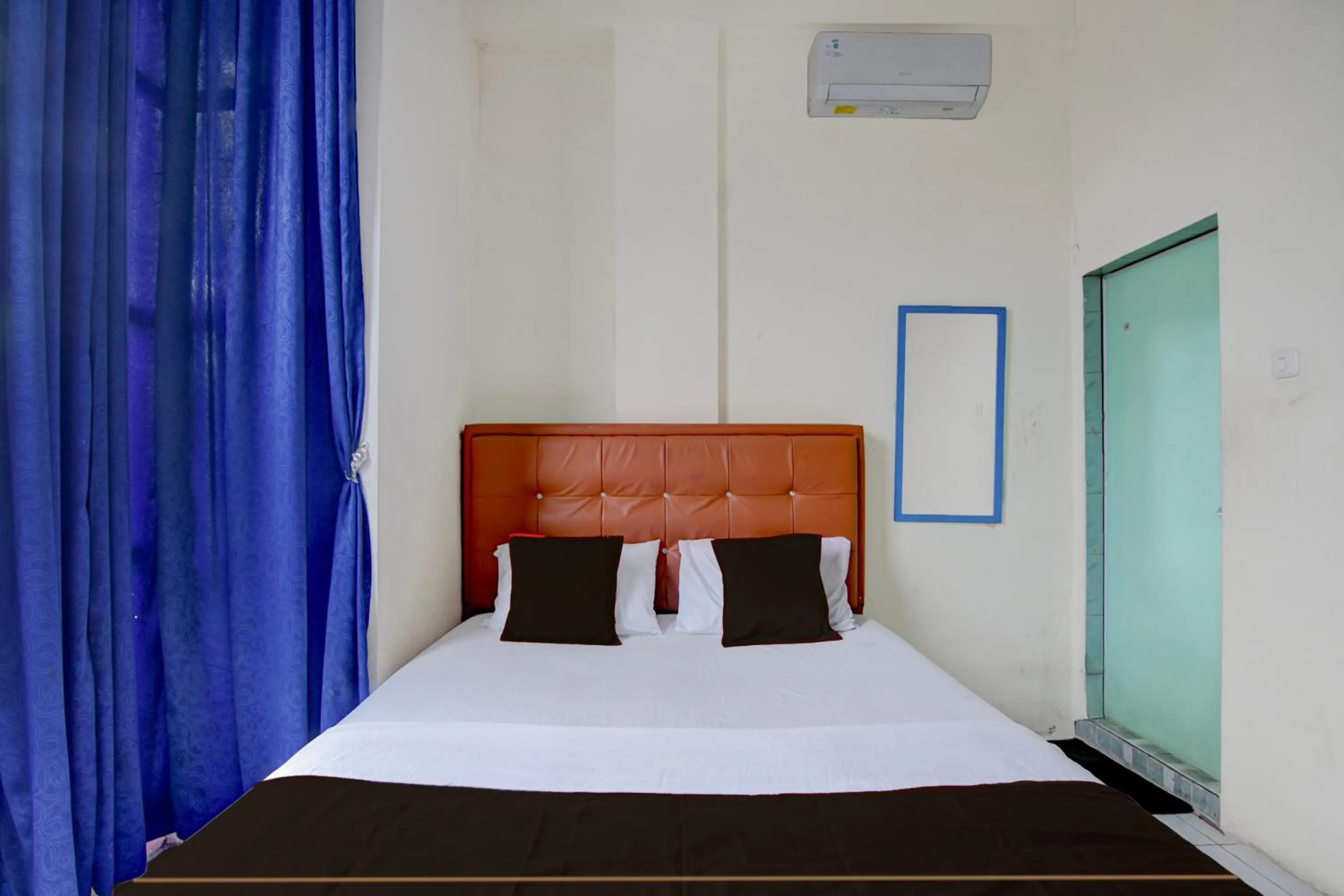 Bedroom, Bed in Hotel O Pekanbaru near Mall Ciputra Seraya formerly Lotus Inn