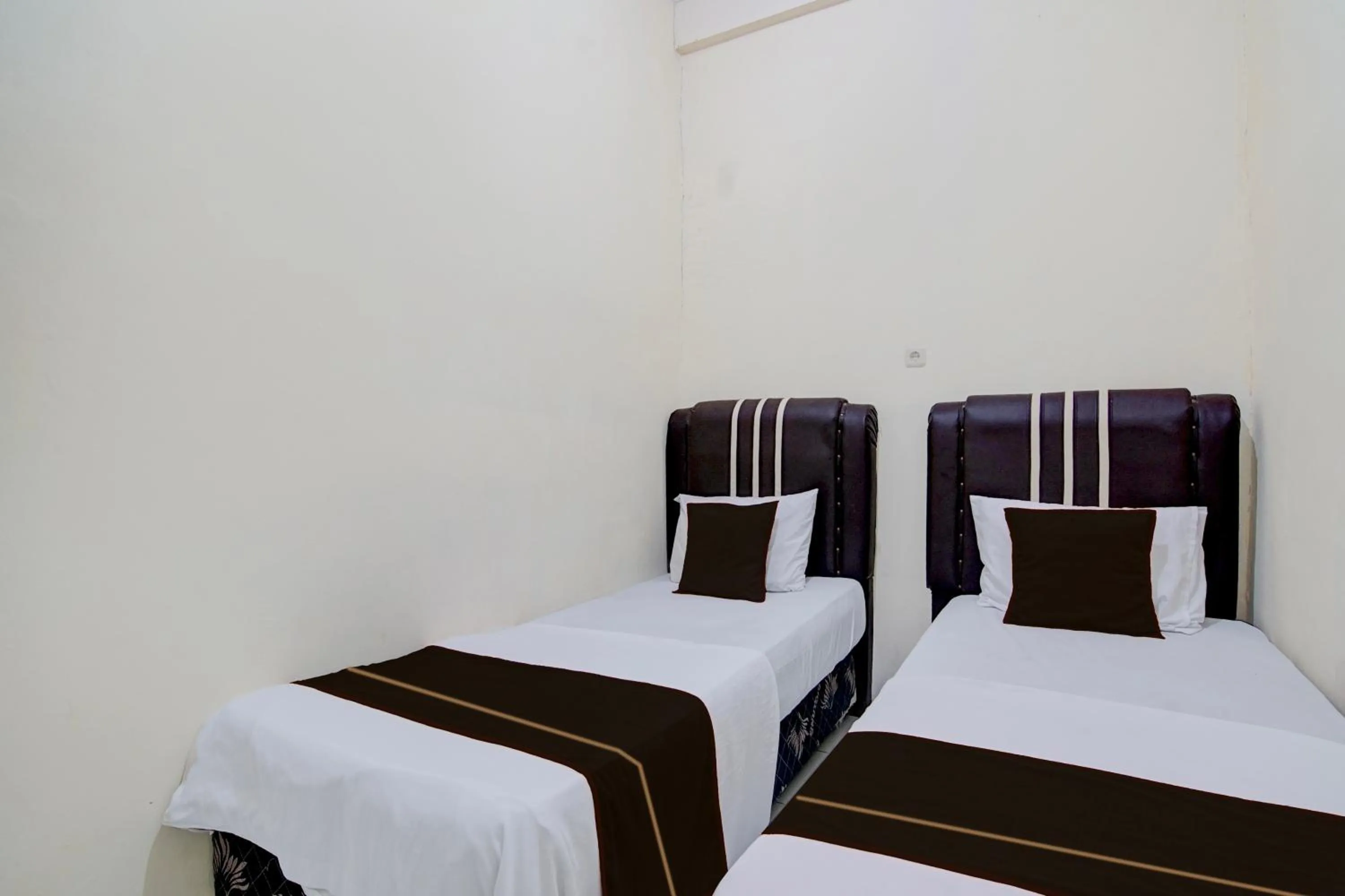 Bedroom, Bed in Hotel O Pekanbaru near Mall Ciputra Seraya formerly Lotus Inn