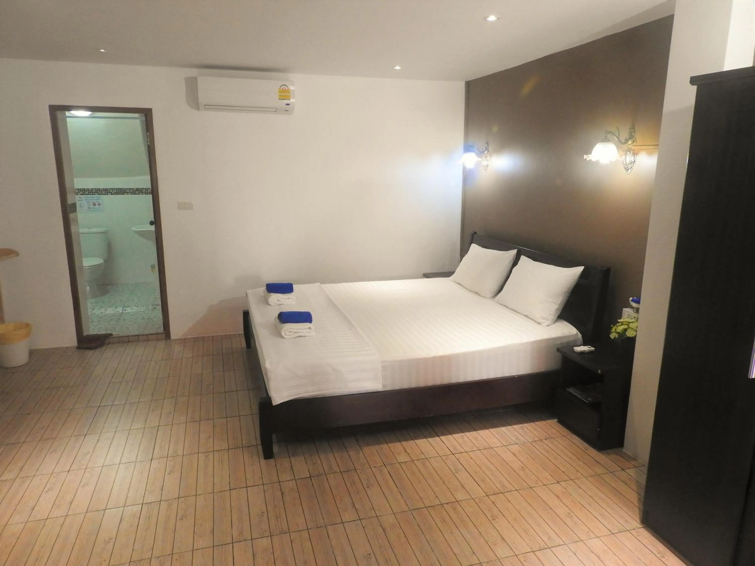 Photo of the whole room, Bed in Allstar Guesthouse