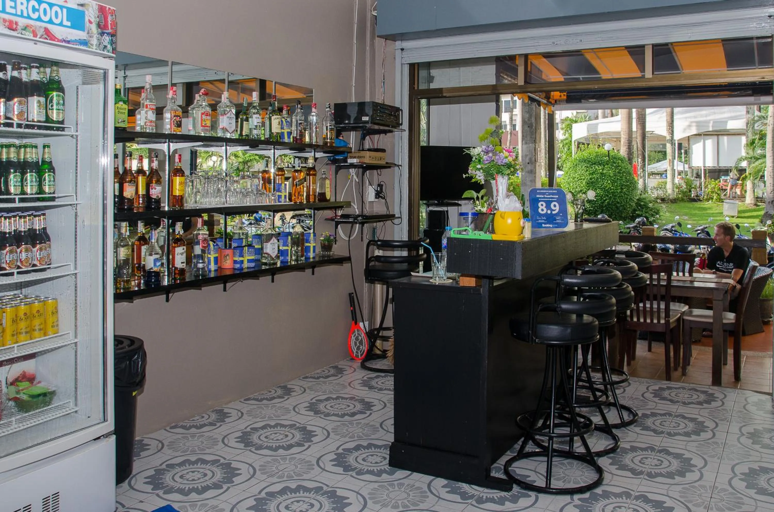 Communal lounge/ TV room in Allstar Guesthouse