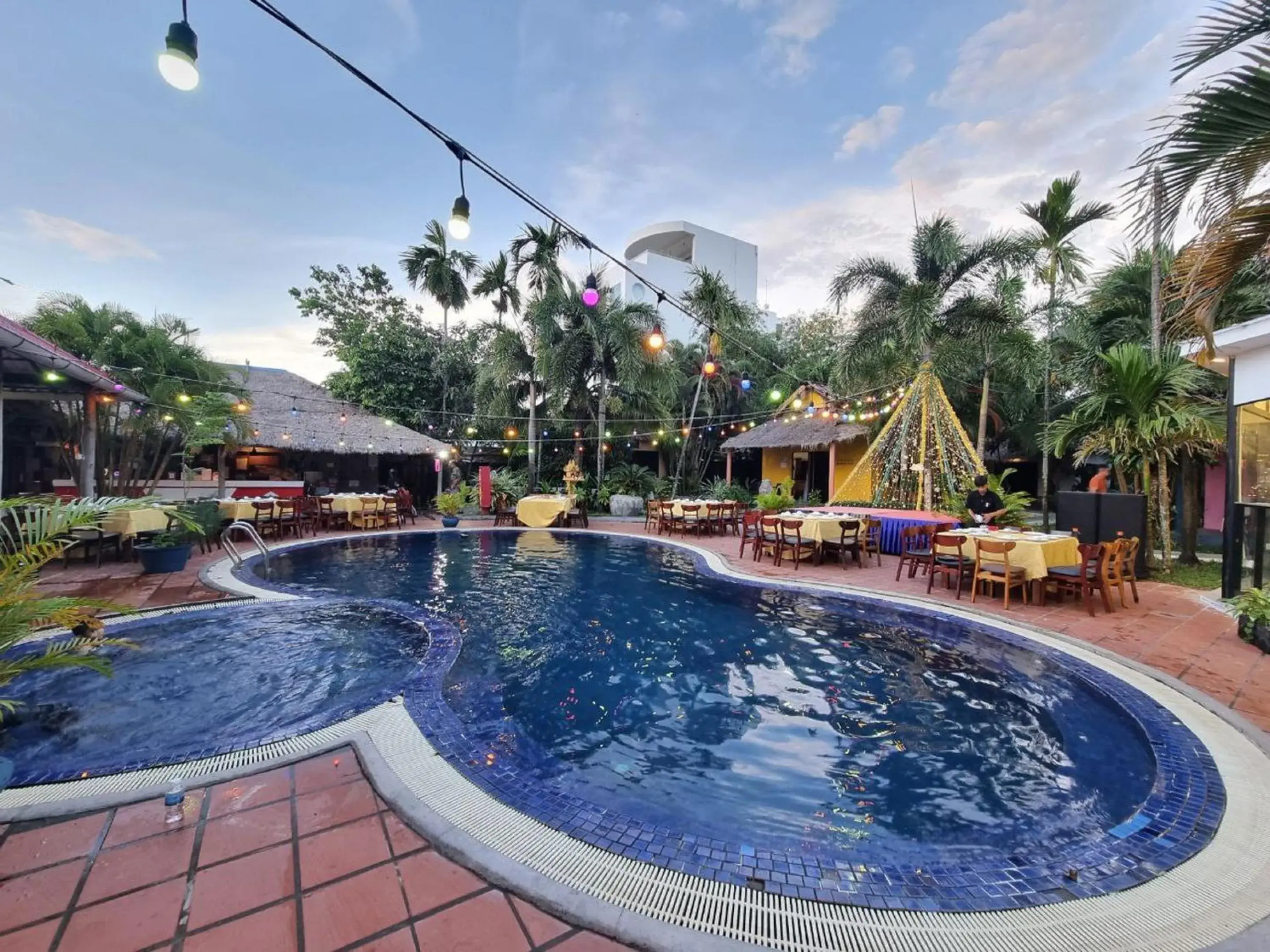 Swimming pool in Mittali Beach Hotel Swimming pool in Mittali Beach Hotel