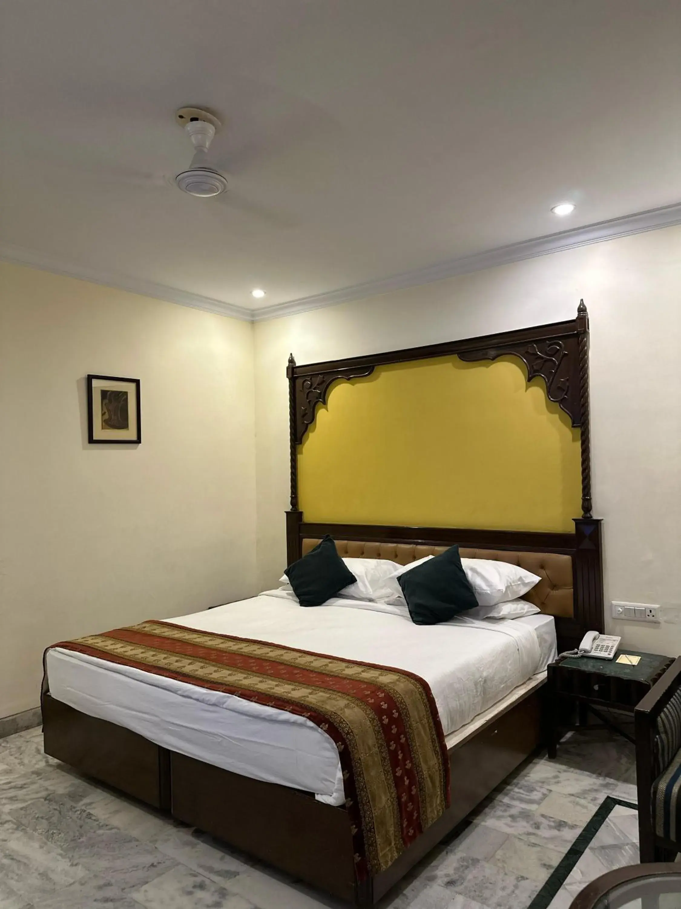 Bed in Mansingh Palace, Ajmer Bed in Mansingh Palace, Ajmer