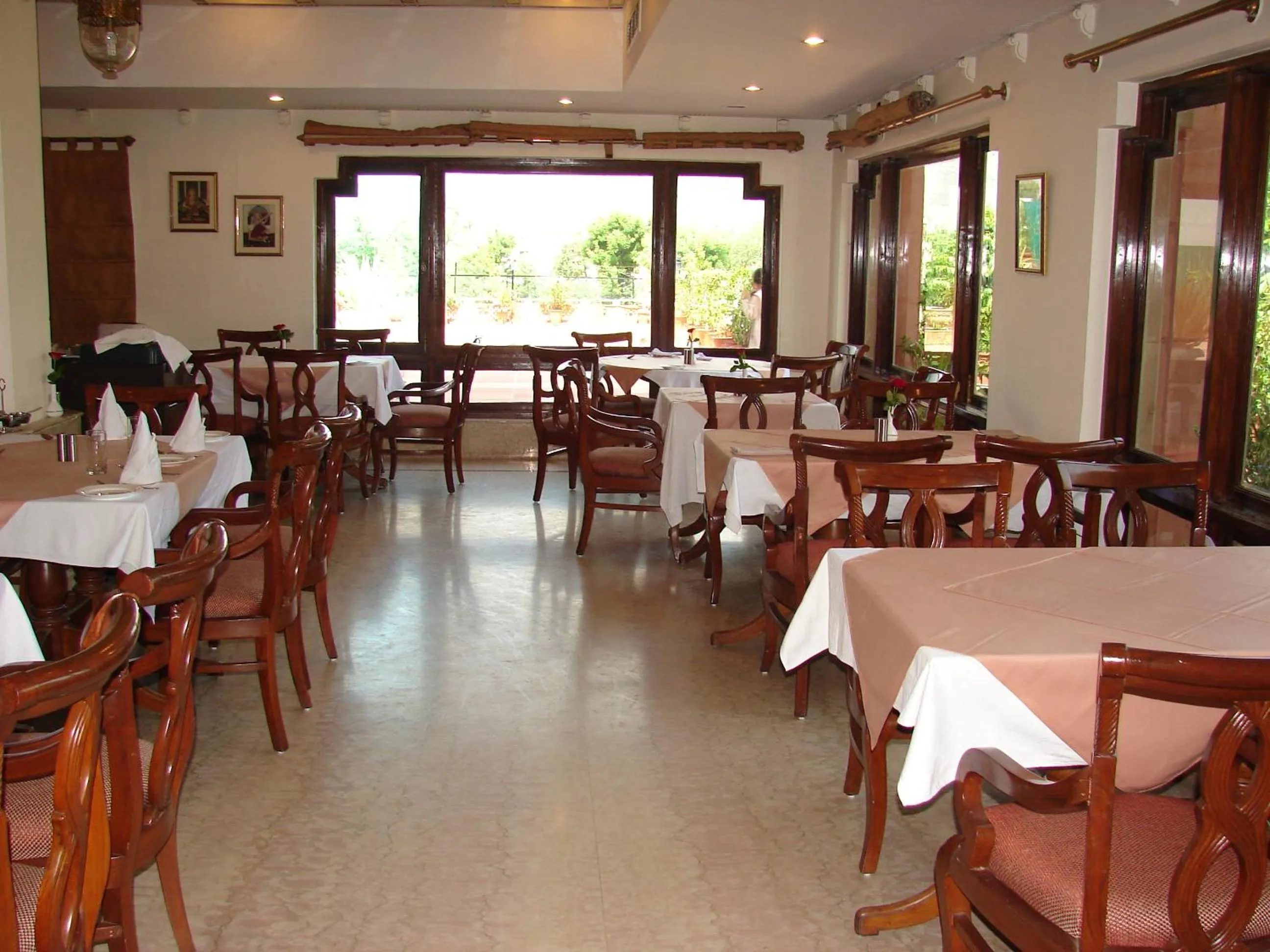 Restaurant/places to eat in Mansingh Palace, Ajmer