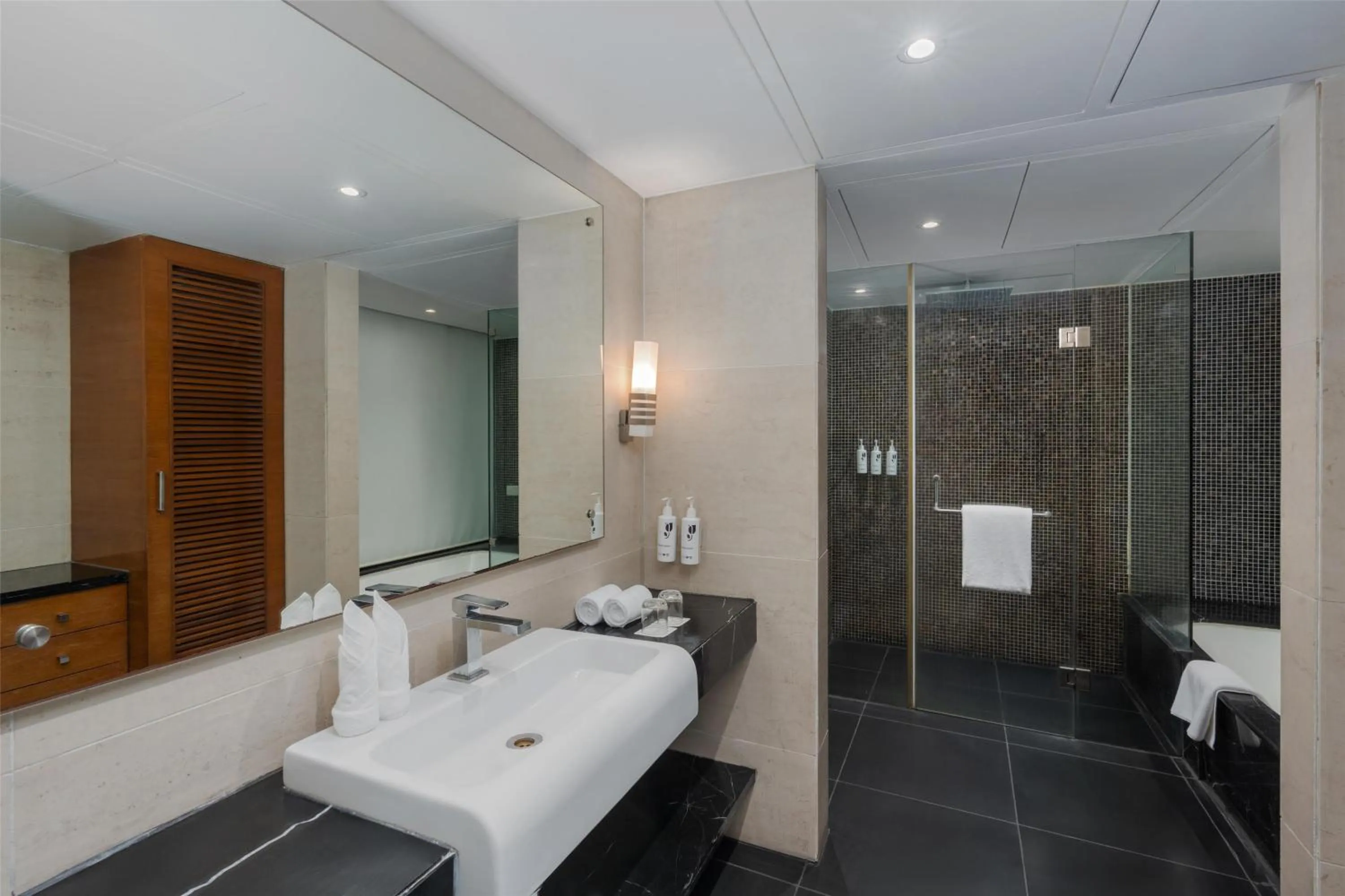Bathroom in Country Inn & Suites By Radisson Navi Mumbai