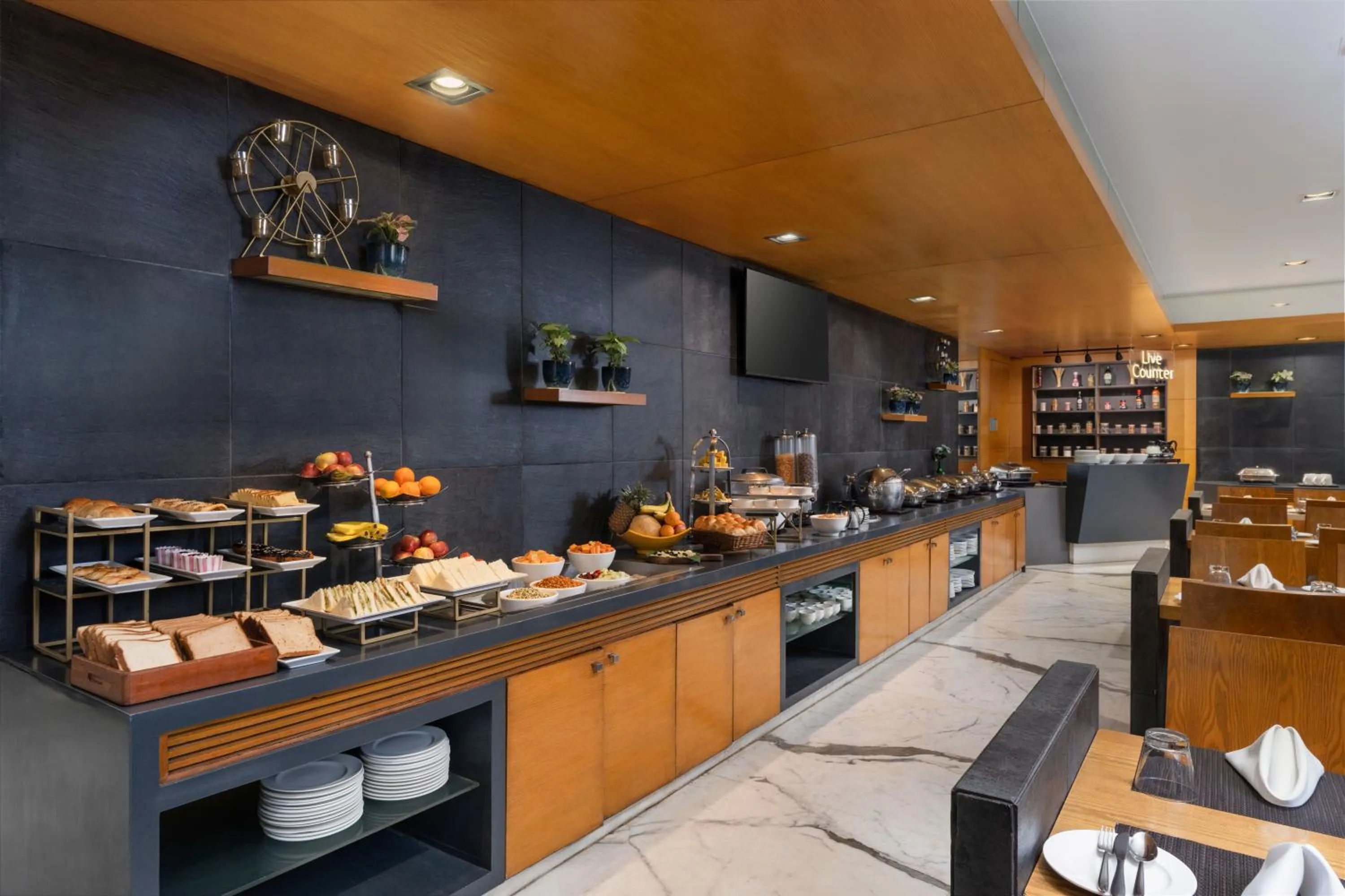 Buffet breakfast in Country Inn & Suites By Radisson Navi Mumbai