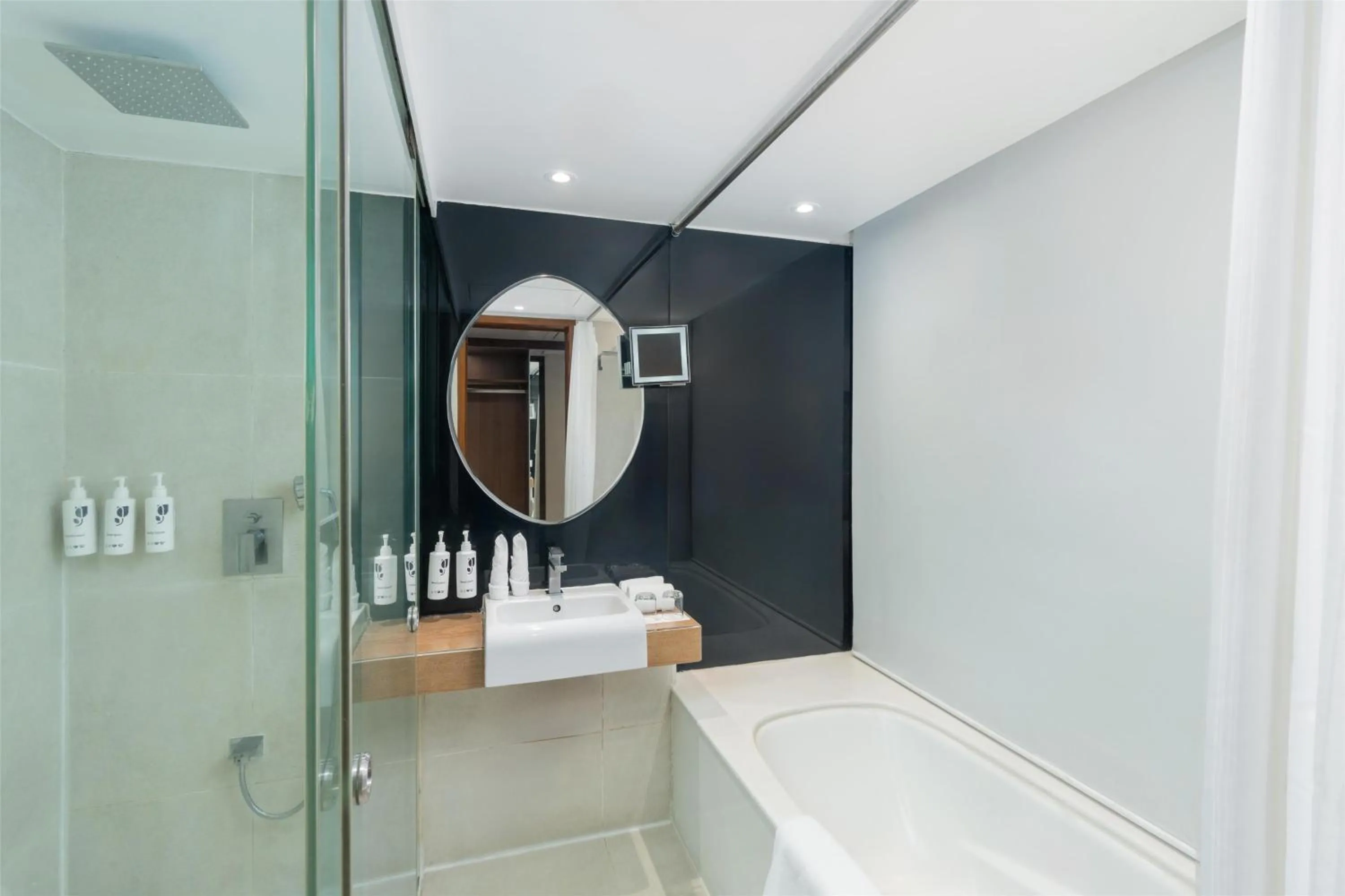 Bathroom in Country Inn & Suites By Radisson Navi Mumbai