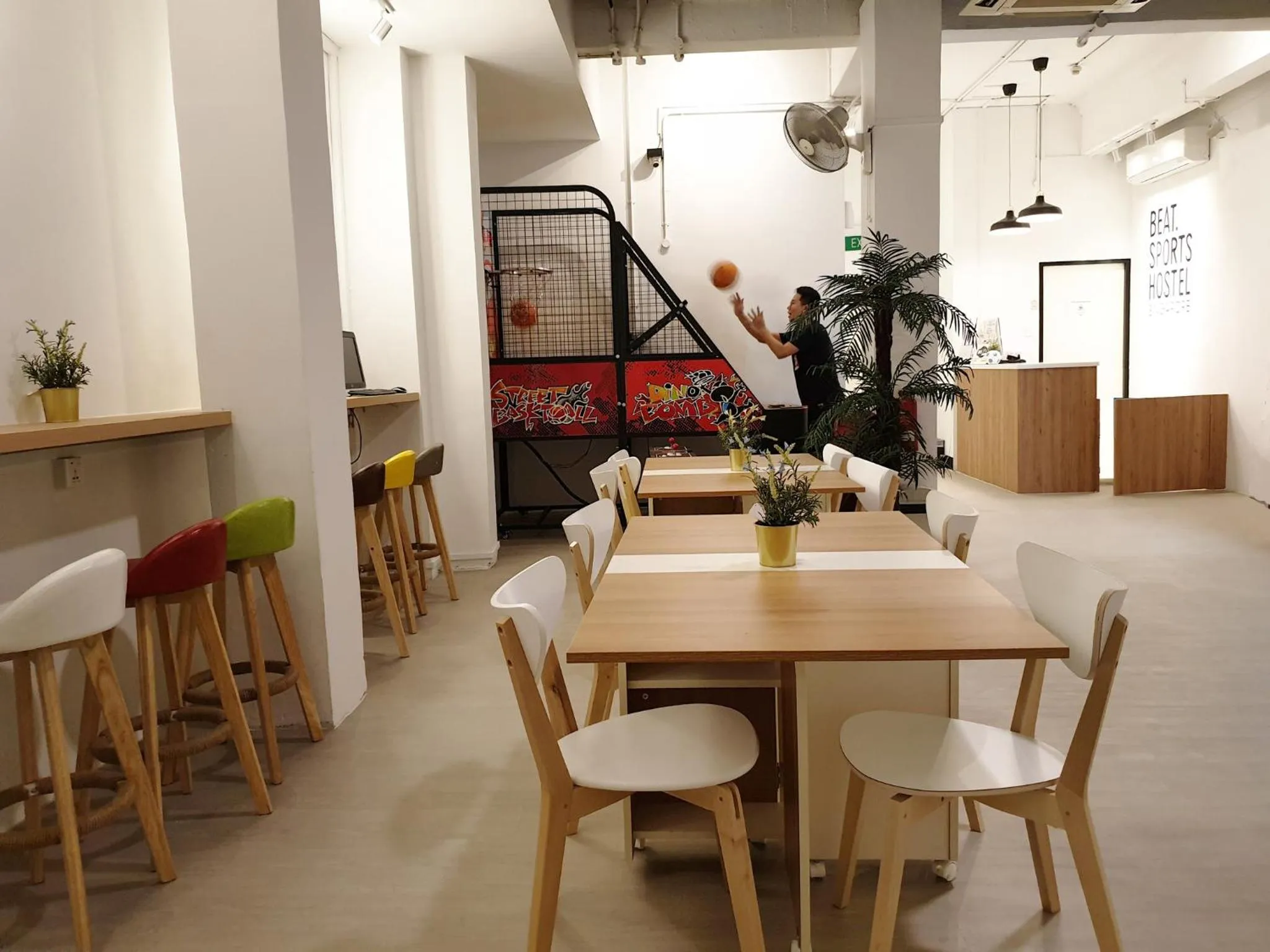 Lounge or bar in BEAT. Sports Hostel