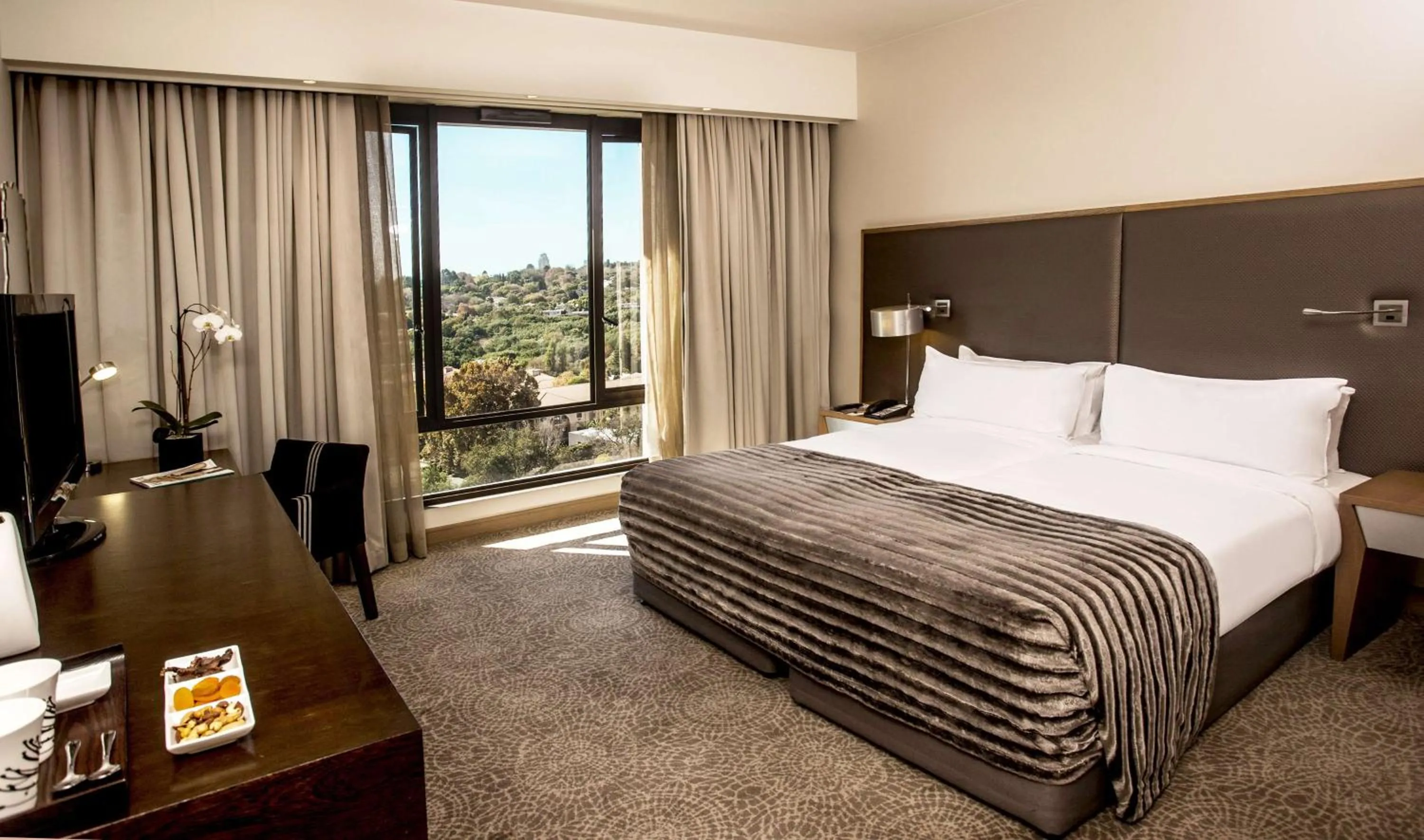 Bedroom, Bed in Southern Sun Hyde Park Sandton