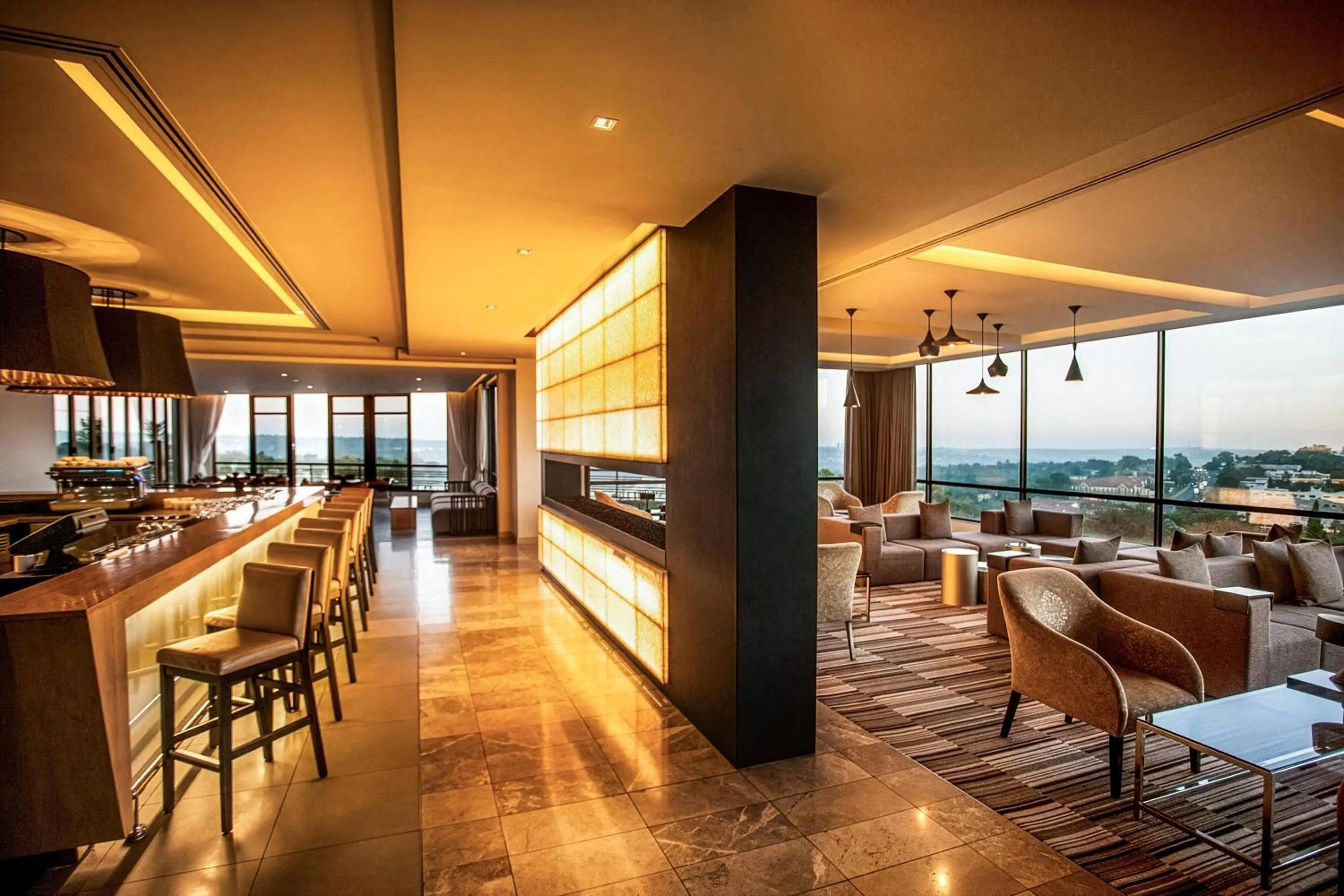 Lounge or bar in Southern Sun Hyde Park Sandton