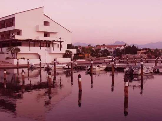 Neighbourhood in Laghi Room Only