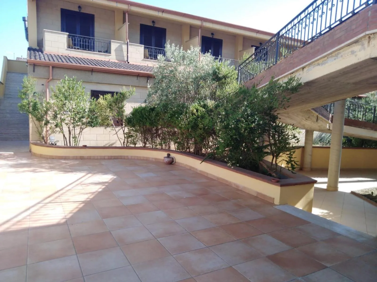 Property building in Laghi Room Only