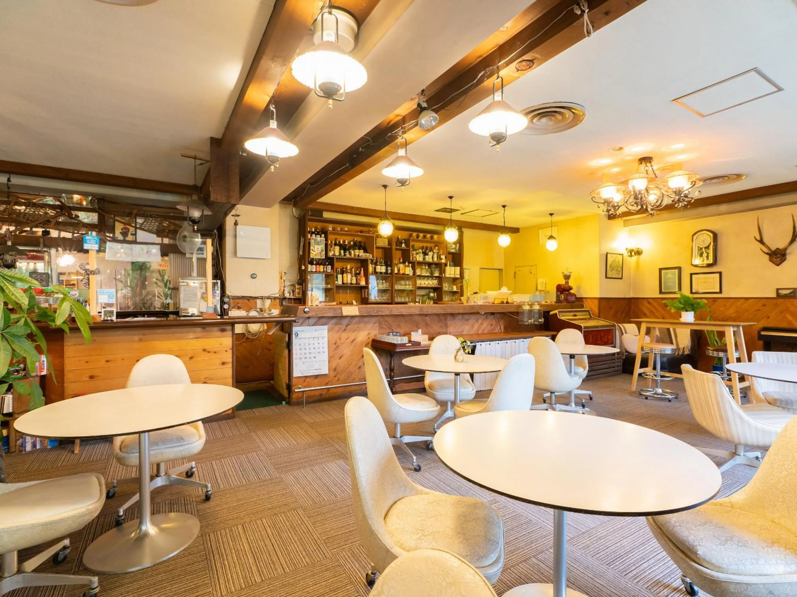 Restaurant/places to eat in Villa Alpen