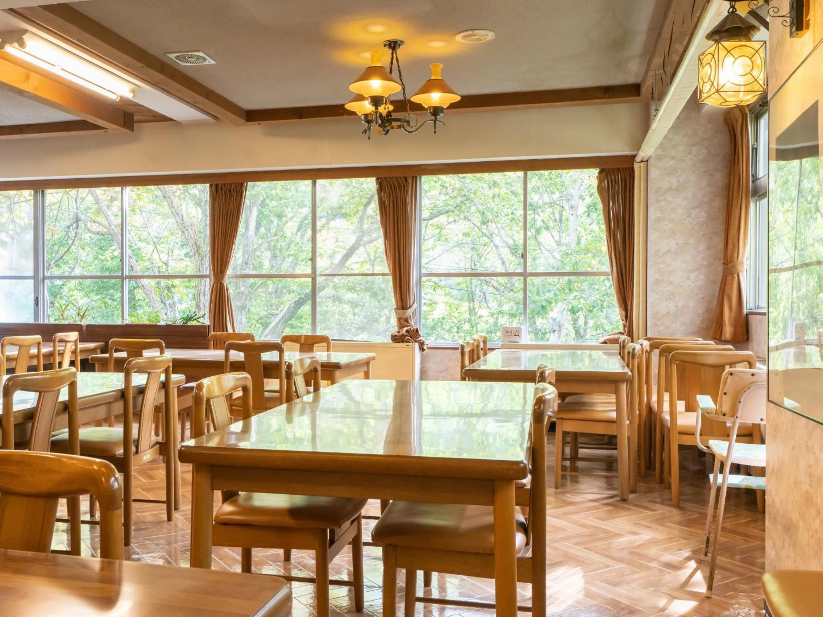 Restaurant/places to eat in Villa Alpen