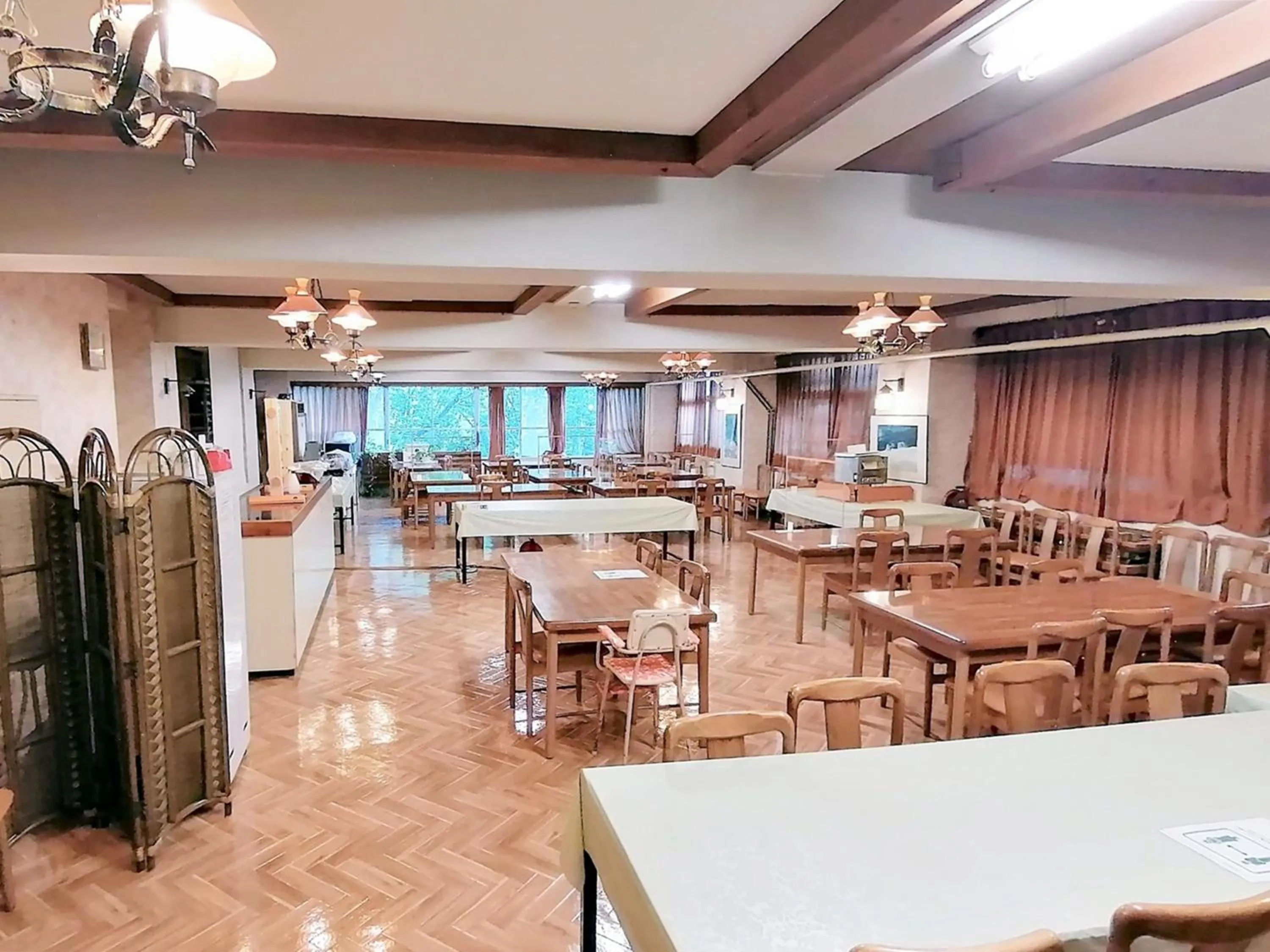 Restaurant/places to eat in Villa Alpen