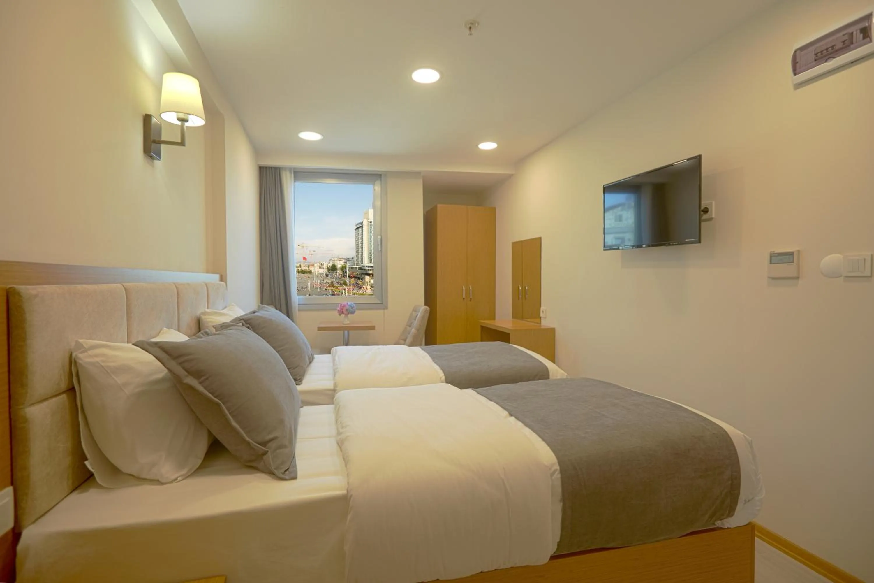 Photo of the whole room, Bed in Kartal Palace Taksim Square FAMILY HOTEL