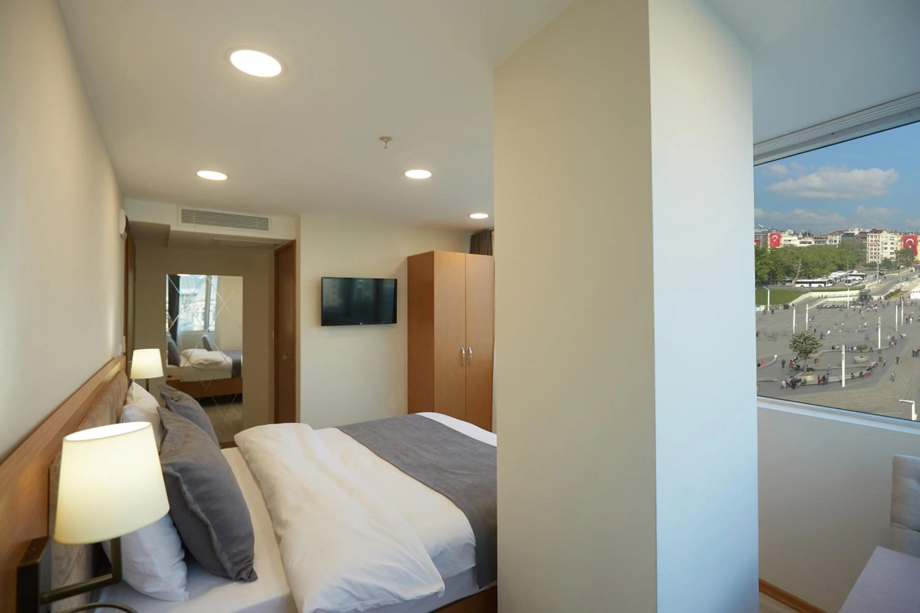 Photo of the whole room, Bed in Kartal Palace Taksim Square FAMILY HOTEL