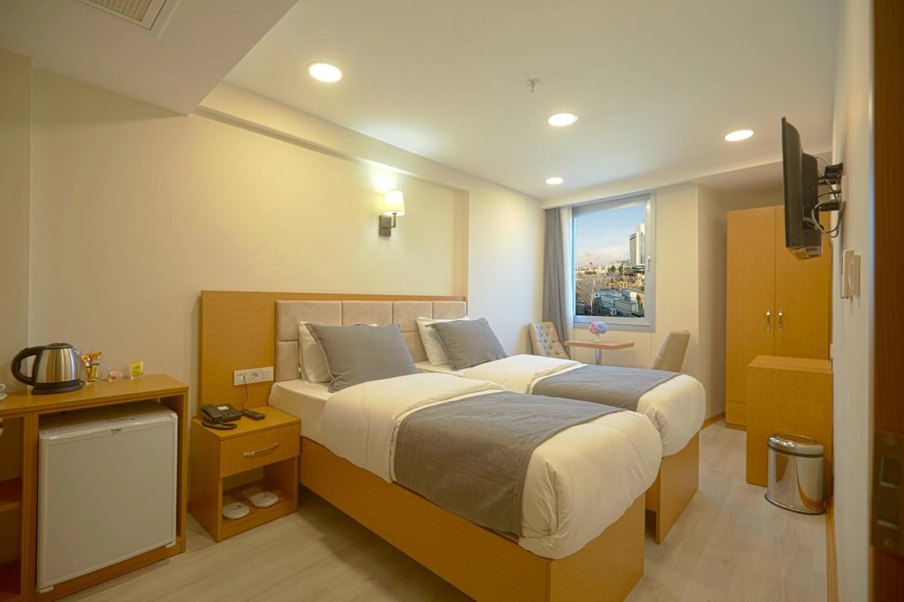 Photo of the whole room, Bed in Kartal Palace Taksim Square FAMILY HOTEL