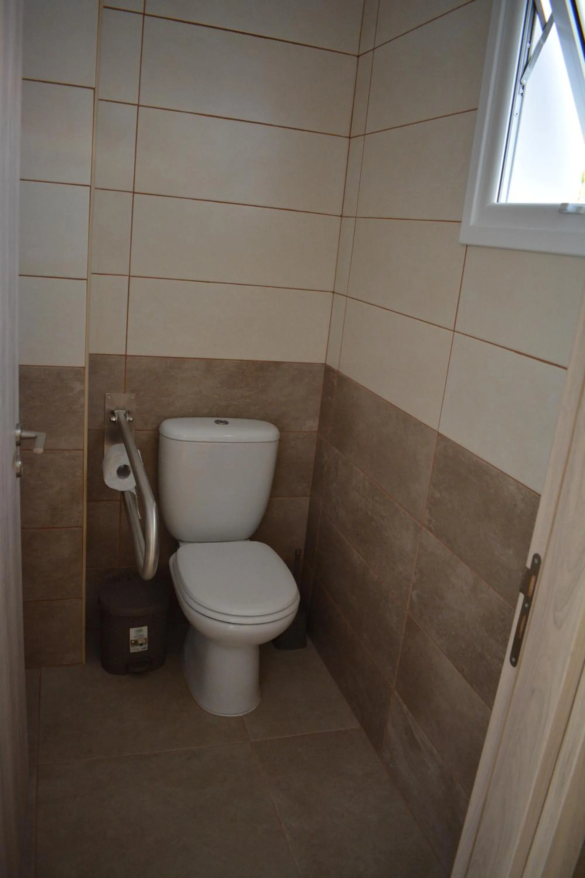Toilet in Proteas Mare Suites
