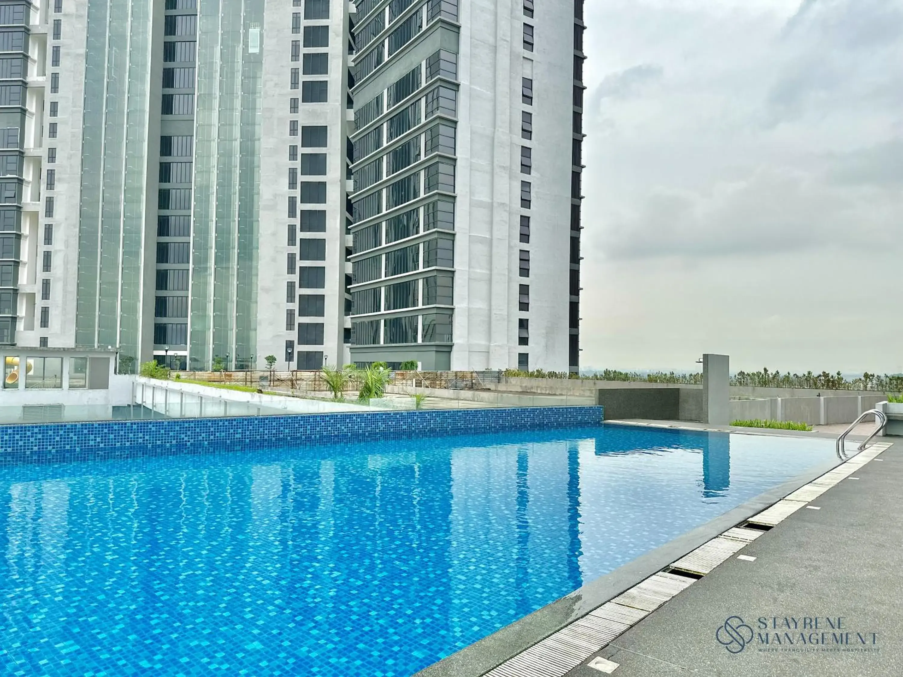 Swimming pool in D'Pristine Medini by Stayrene Swimming pool in D'Pristine Medini by Stayrene