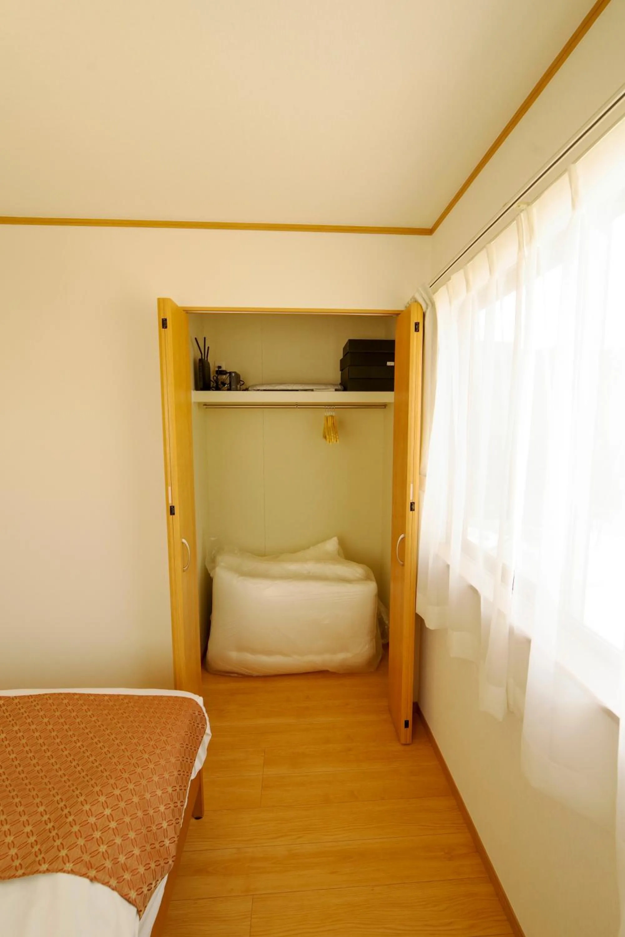 Photo of the whole room, Bed in SAMURAI