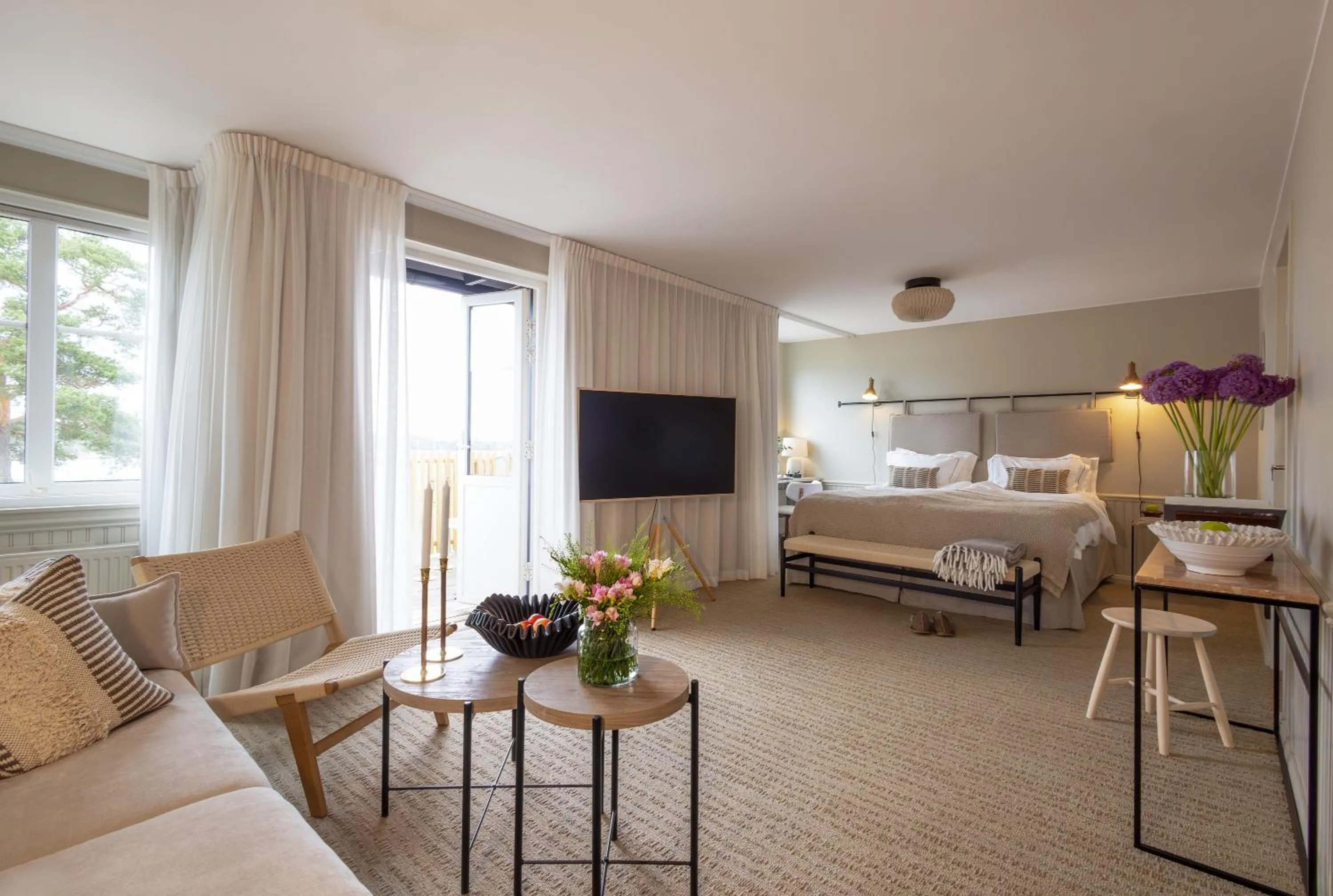 Communal lounge/ TV room, Bed in Sandhamn Seglarhotell