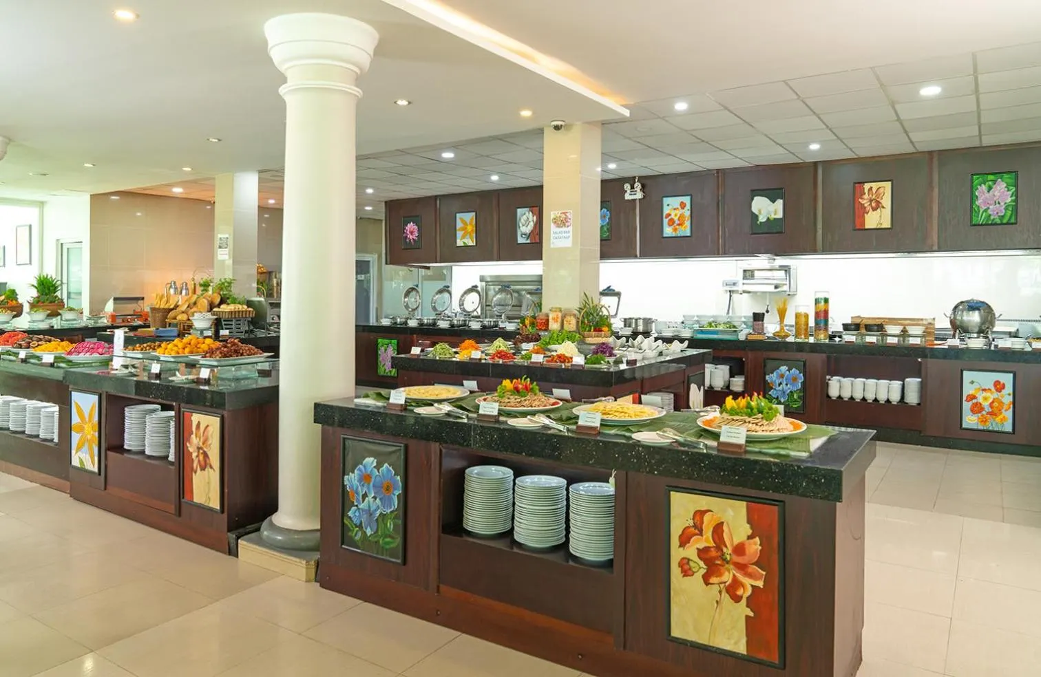 Restaurant/places to eat in The Sailing Bay Beach Resort