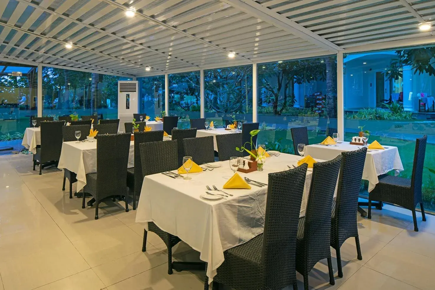 Restaurant/places to eat in The Sailing Bay Beach Resort Restaurant/places to eat in The Sailing Bay Beach Resort