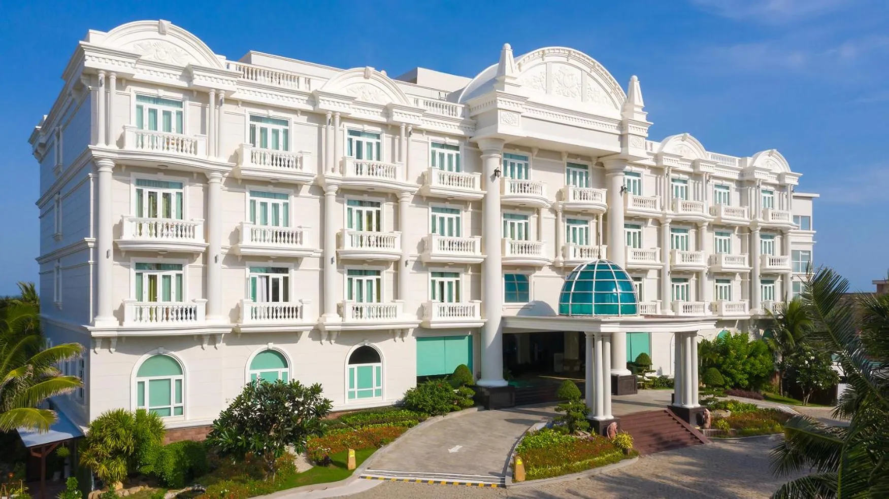 Facade/entrance in The Sailing Bay Beach Resort