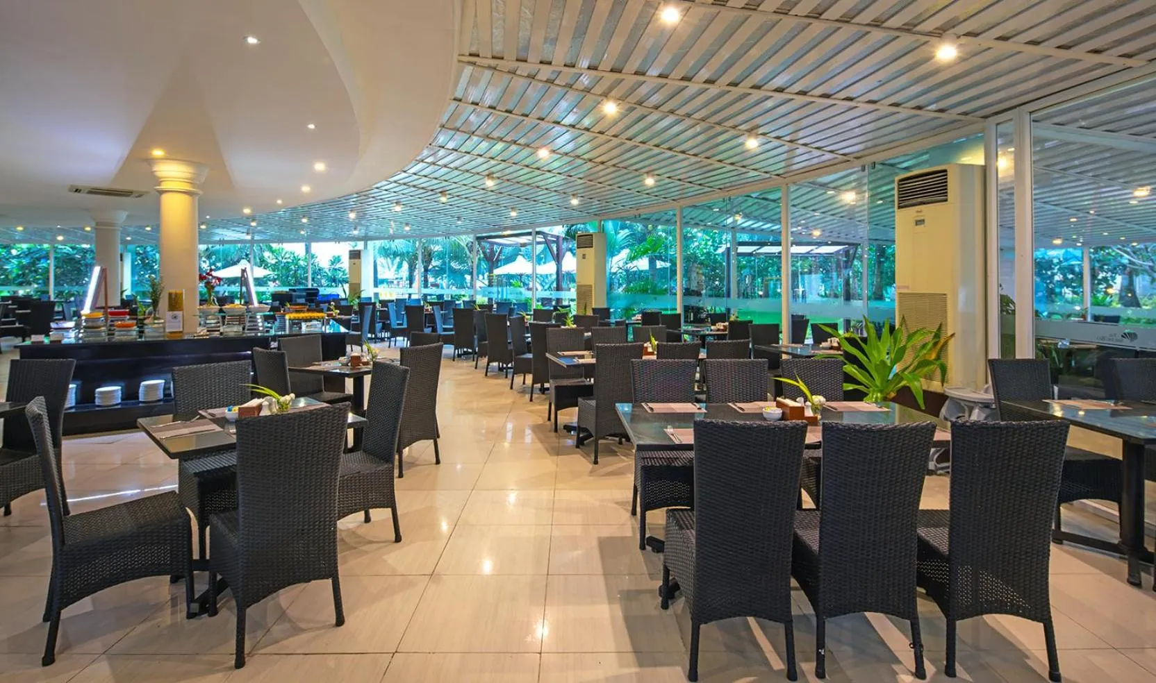 Restaurant/places to eat in The Sailing Bay Beach Resort