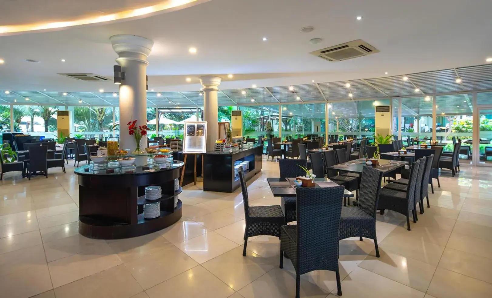 Restaurant/places to eat in The Sailing Bay Beach Resort Restaurant/places to eat in The Sailing Bay Beach Resort
