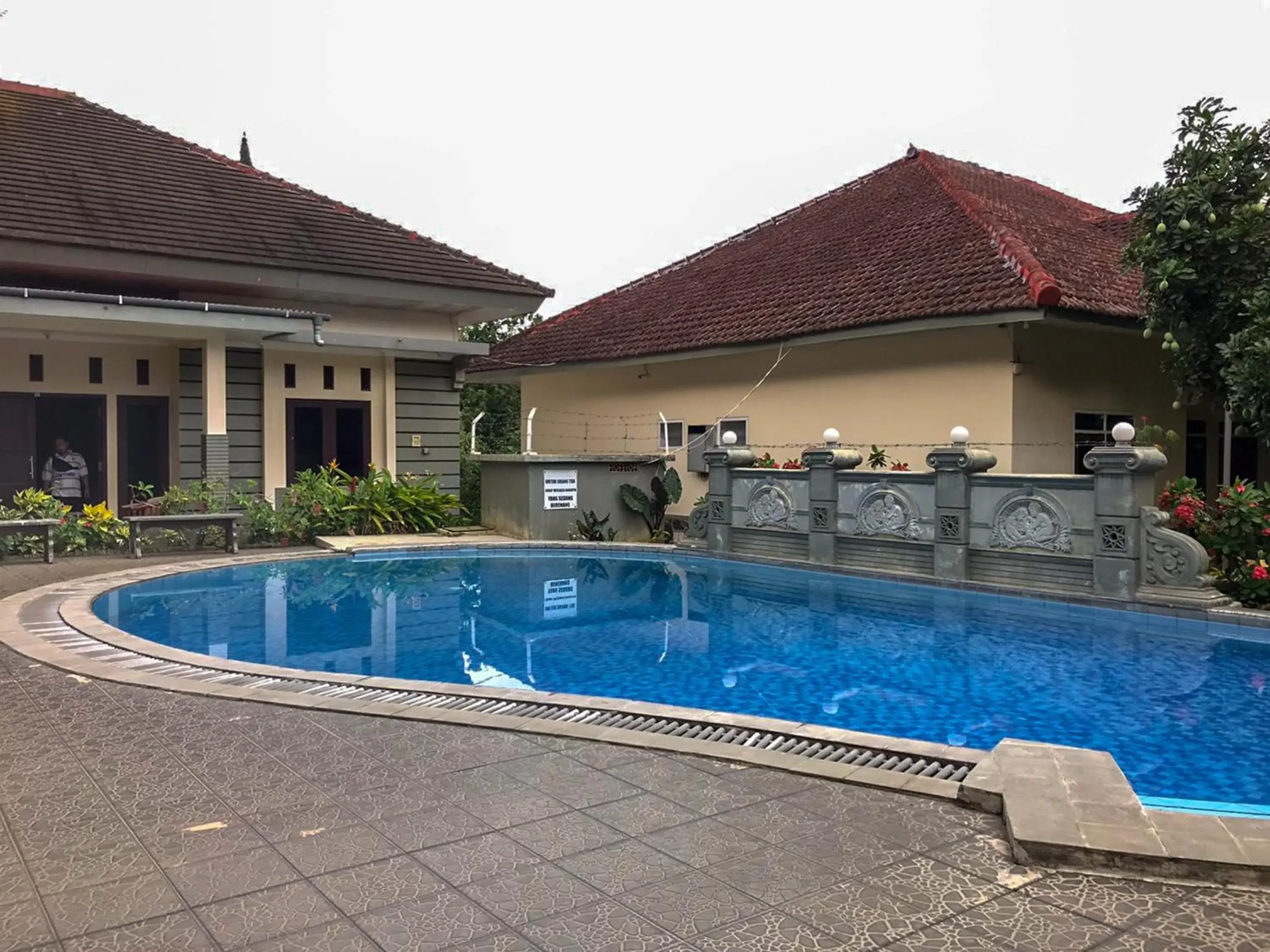 Swimming pool in Villa Bunga Guest House RedPartner Swimming pool in Villa Bunga Guest House RedPartner