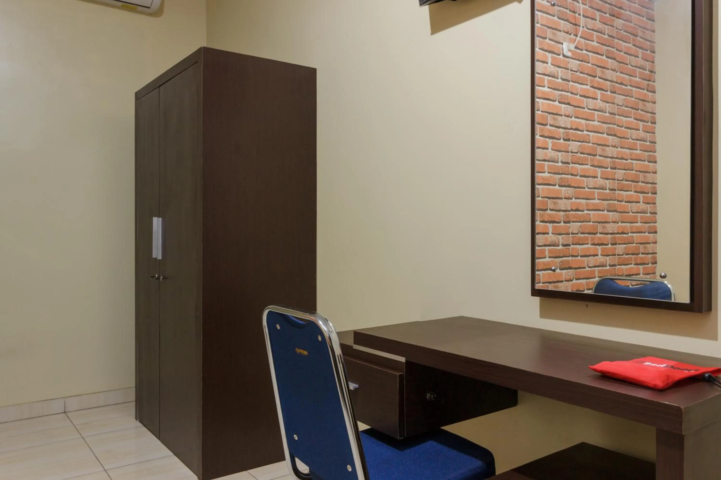 Bedroom in RedDoorz Plus near Pantai Malalayang Manado