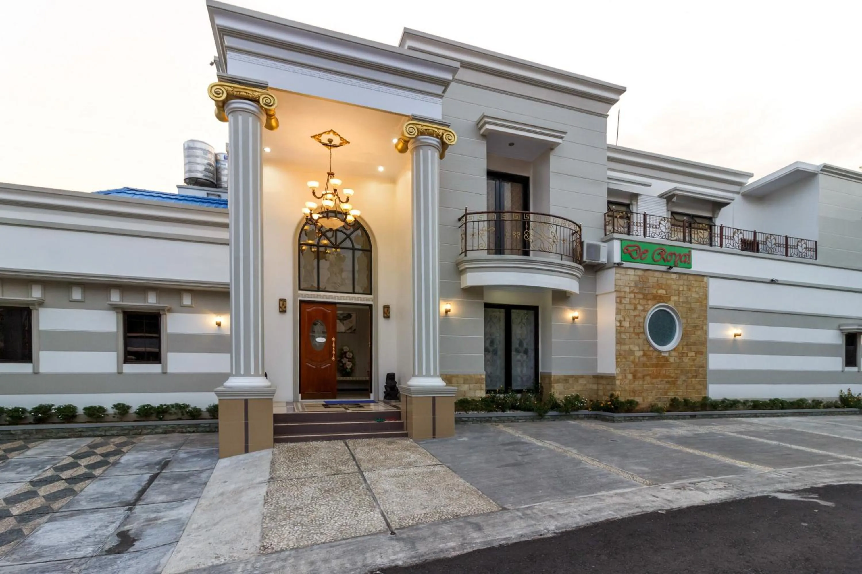 Facade/entrance in RedDoorz Plus near Pantai Malalayang Manado