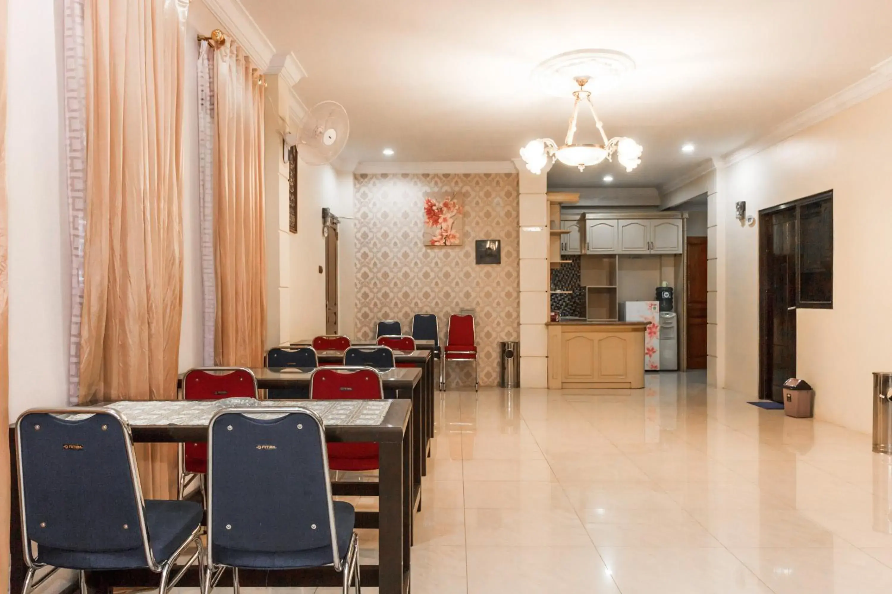 Property building in RedDoorz Plus near Pantai Malalayang Manado Property building in RedDoorz Plus near Pantai Malalayang Manado