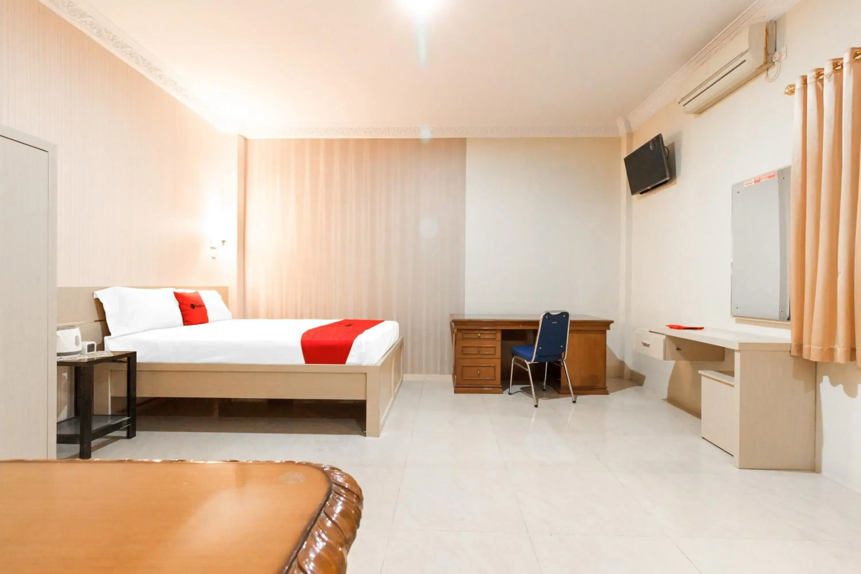Suite in RedDoorz Plus near Pantai Malalayang Manado Suite in RedDoorz Plus near Pantai Malalayang Manado