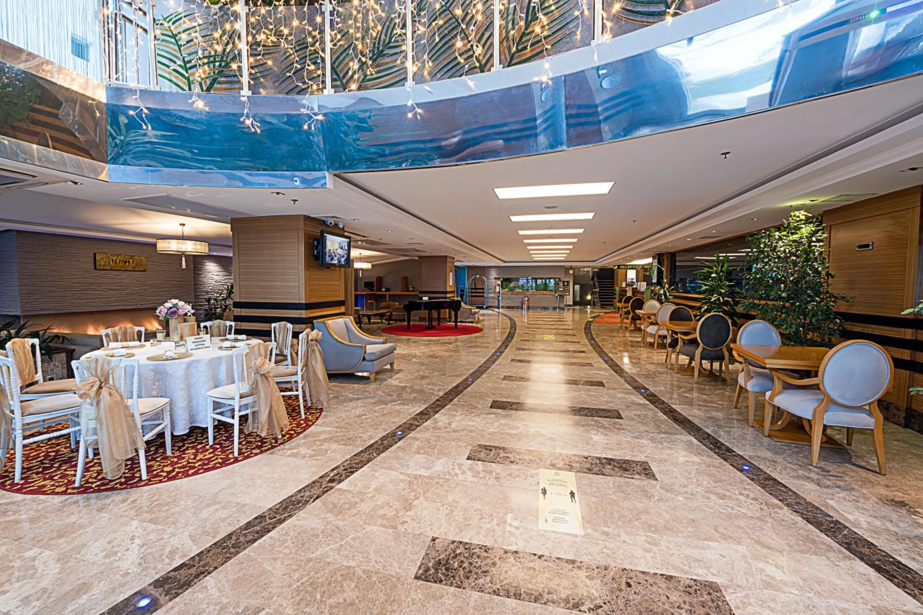 Lobby or reception in Dream Hill Business Deluxe Hotel Asia