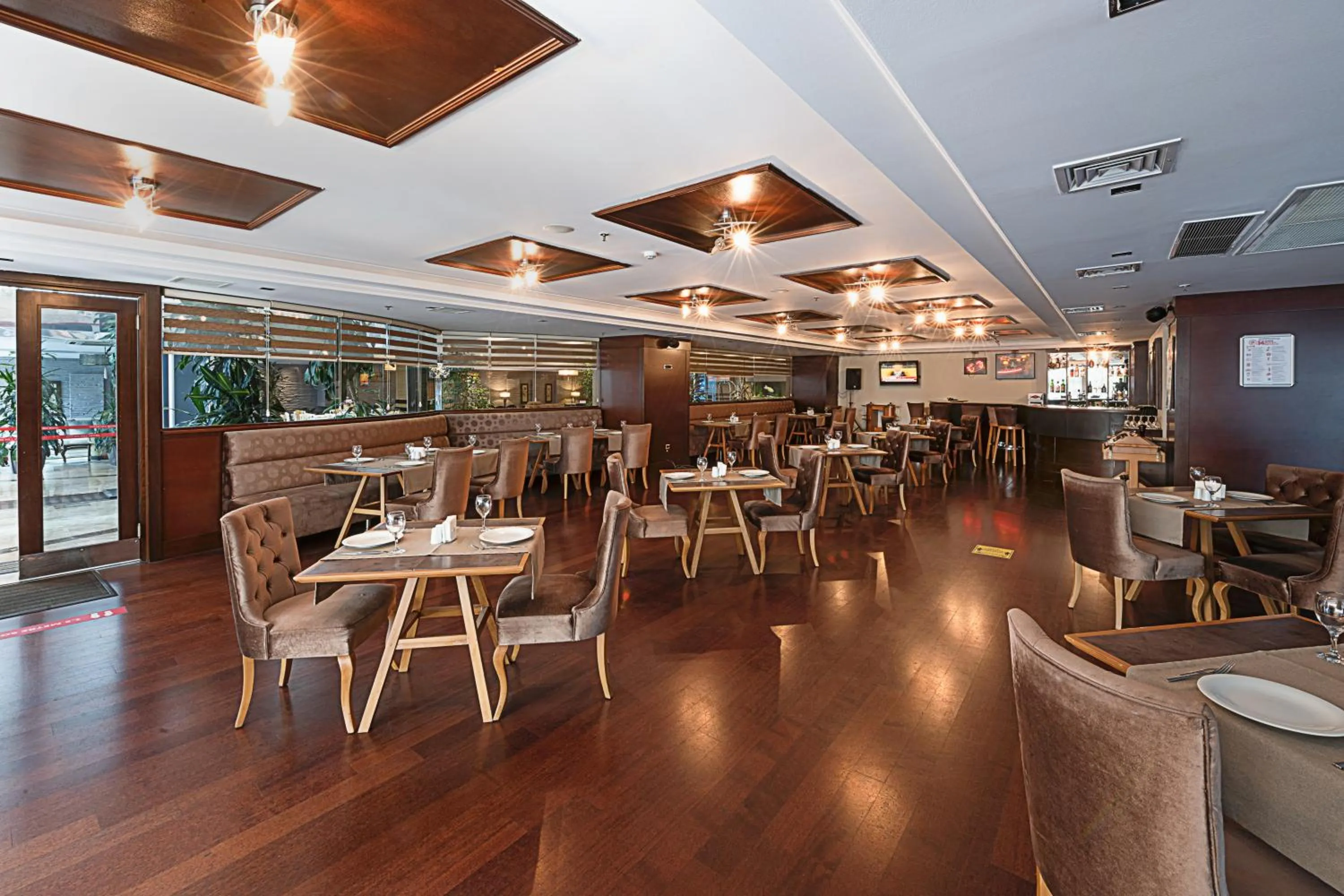 Restaurant/places to eat in Dream Hill Business Deluxe Hotel Asia