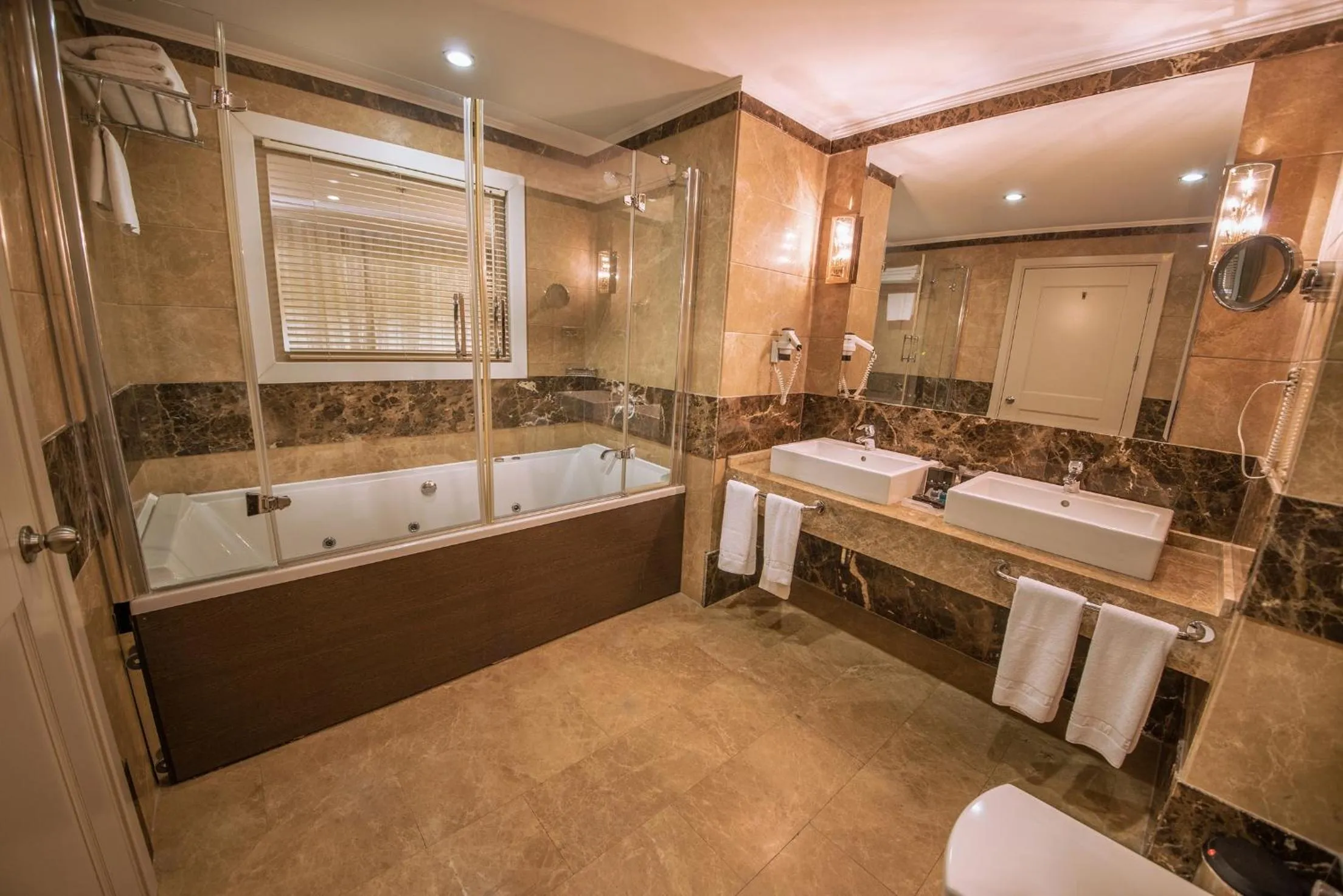 Bathroom in Dream Hill Business Deluxe Hotel Asia