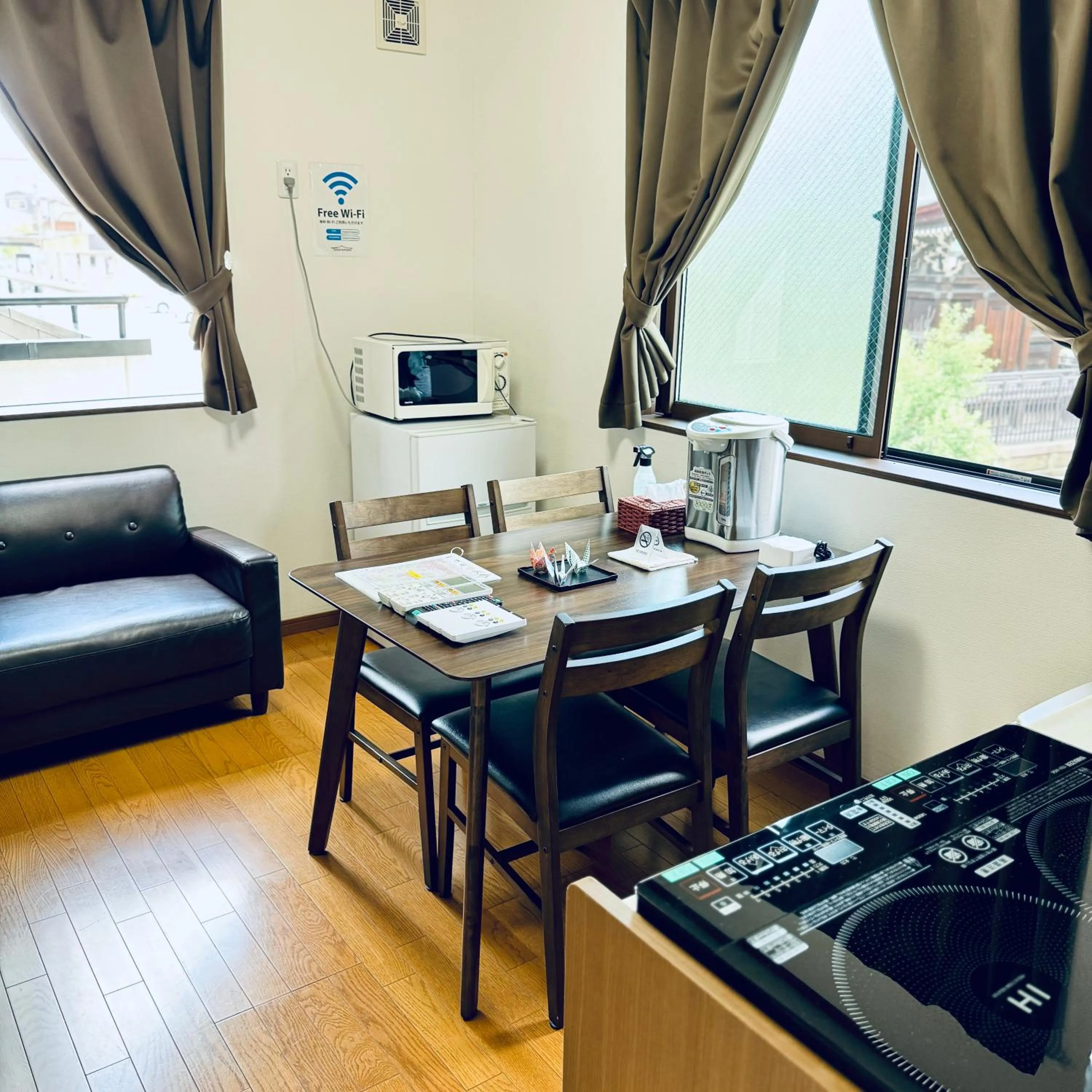 Living room in Thanyaporn Hotel