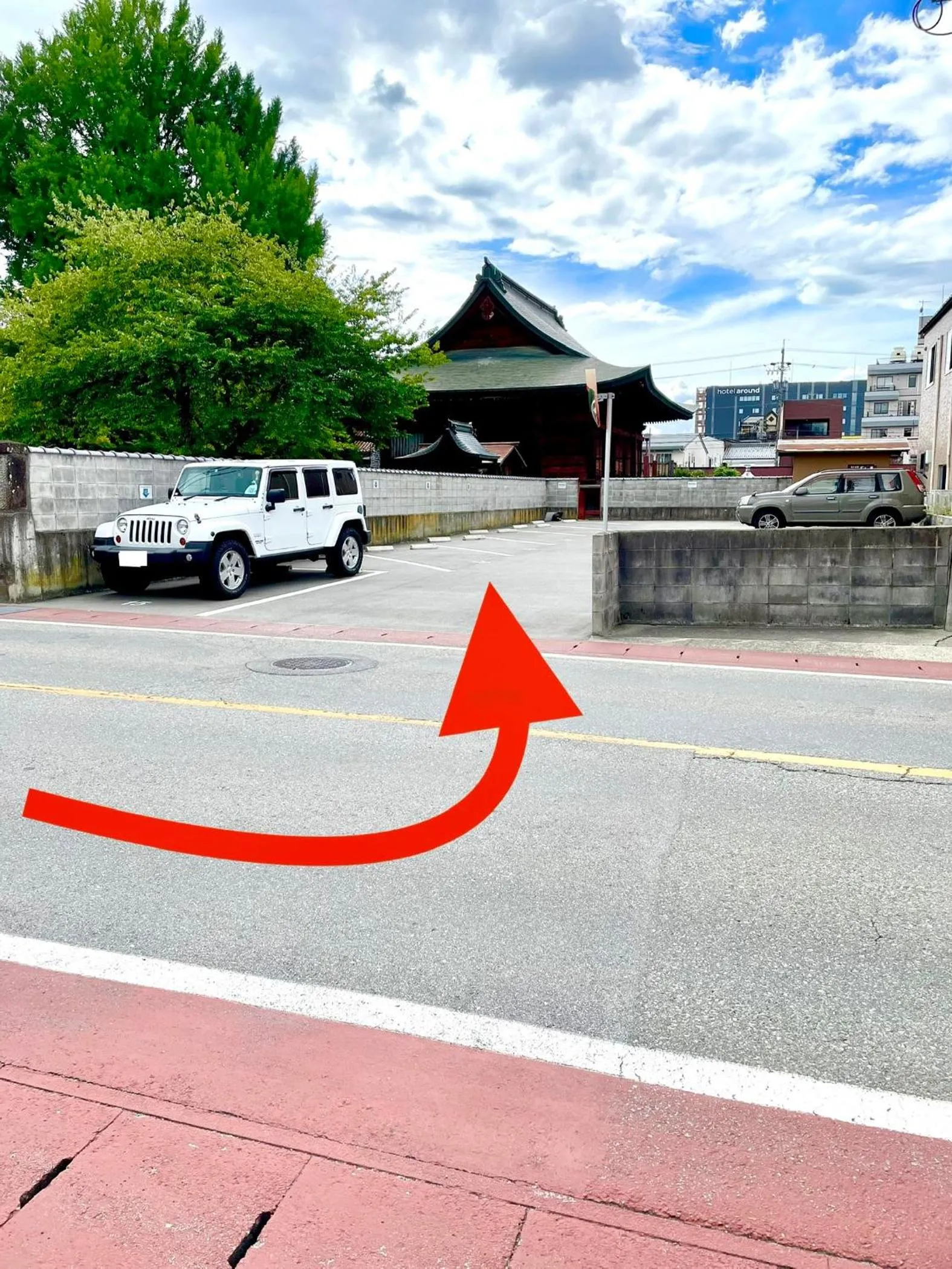 Parking in Thanyaporn Hotel