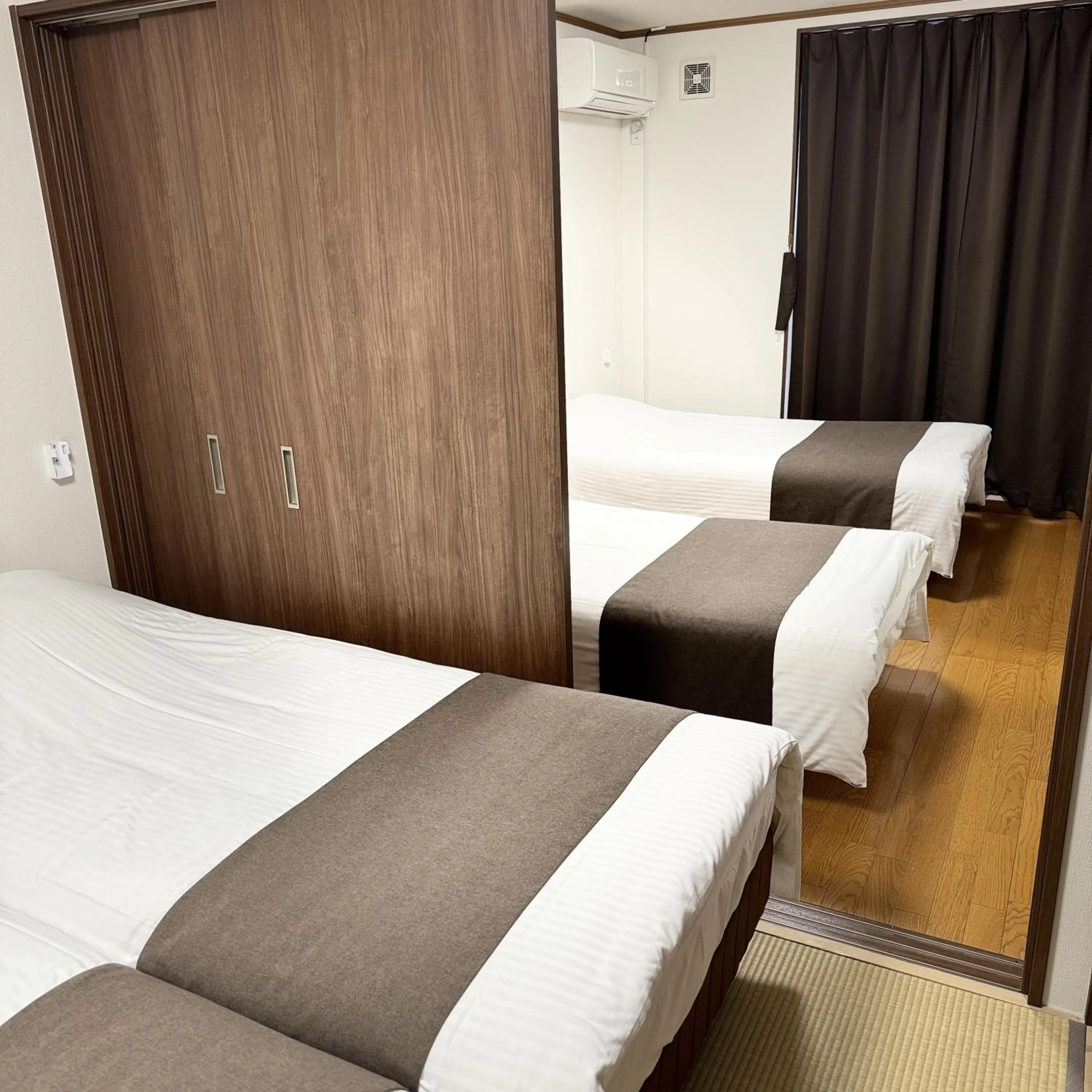 Bedroom, Bed in Thanyaporn Hotel