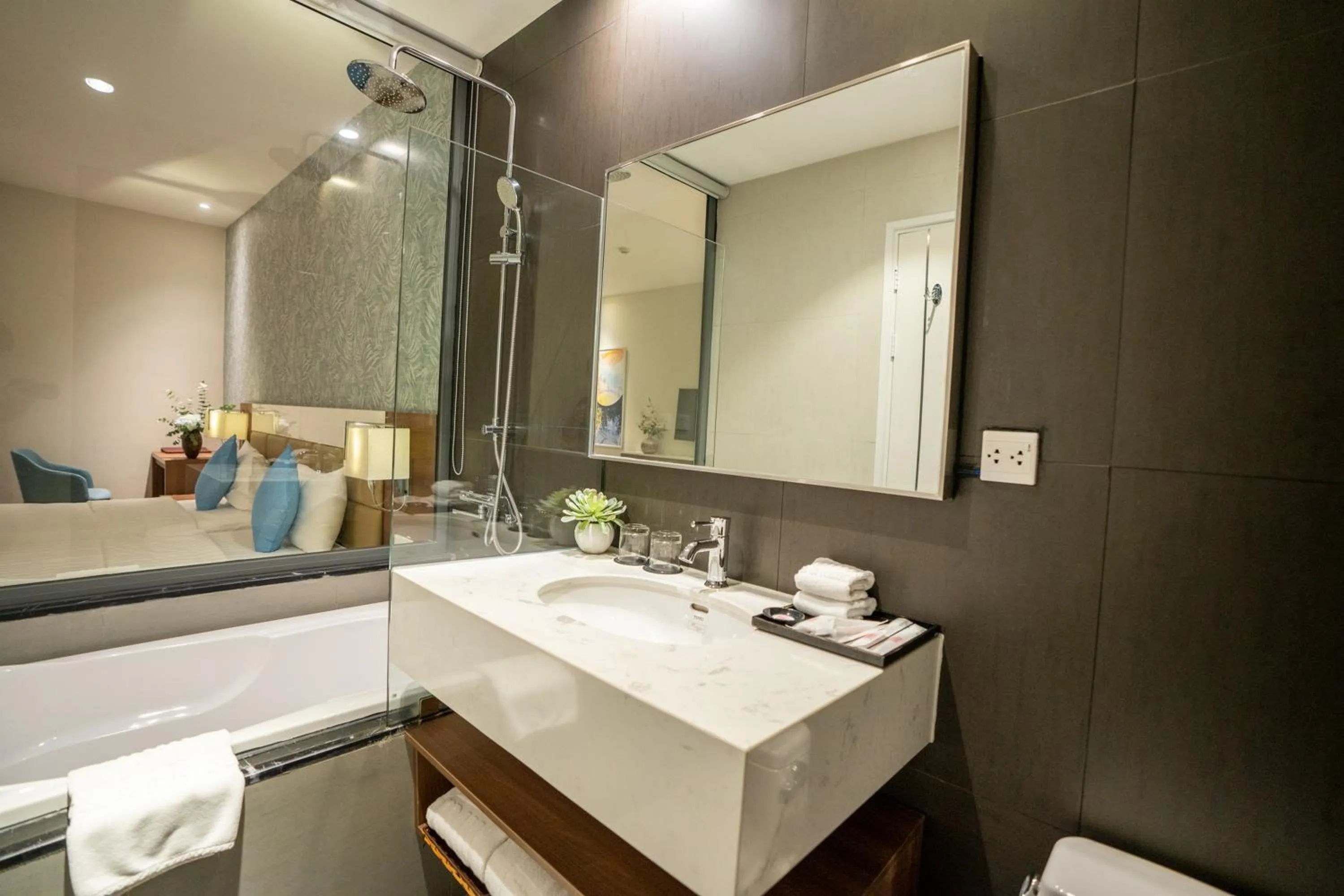 Bathroom in My Way Hotel & Residence Ha Noi