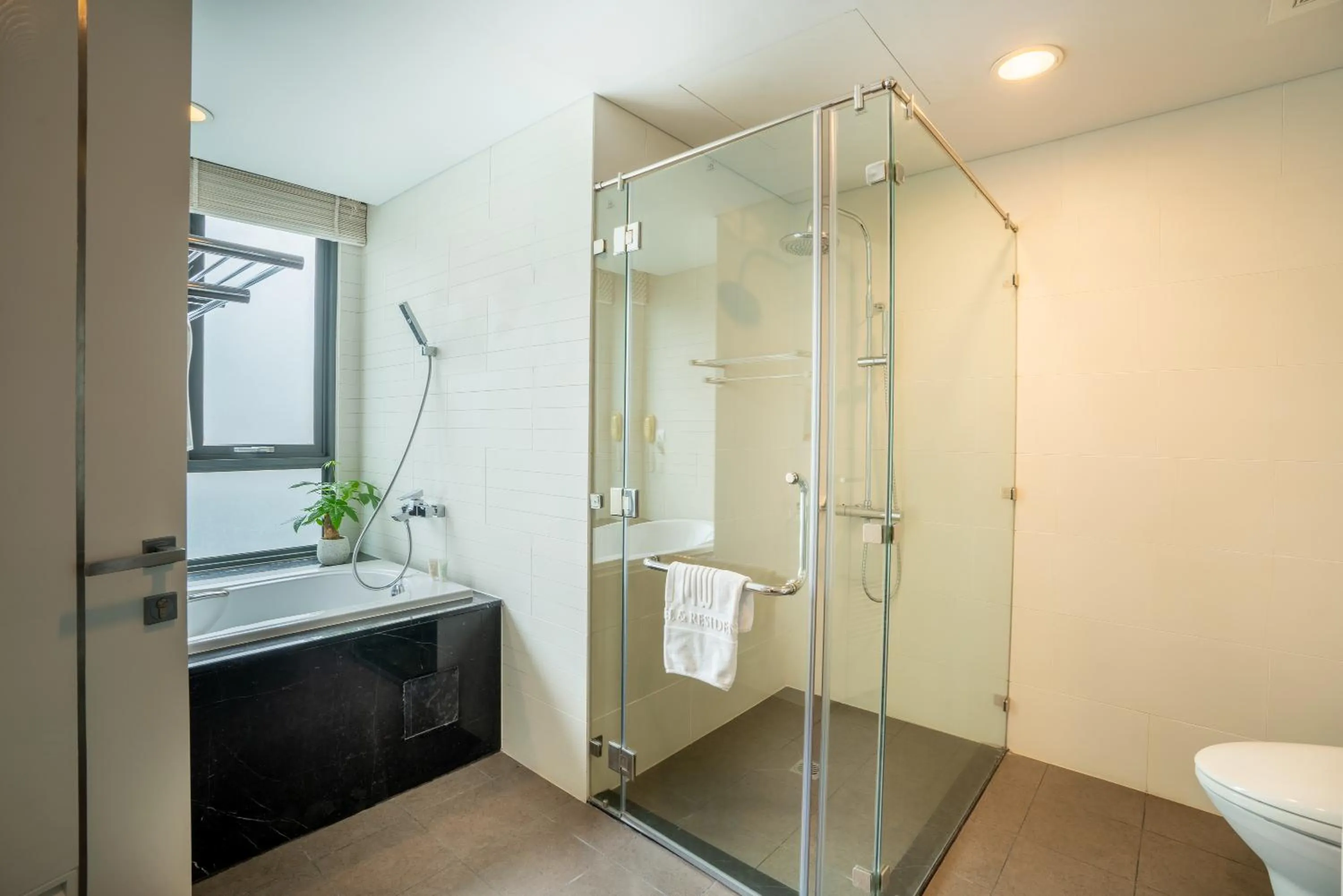 Shower in My Way Hotel & Residence Ha Noi