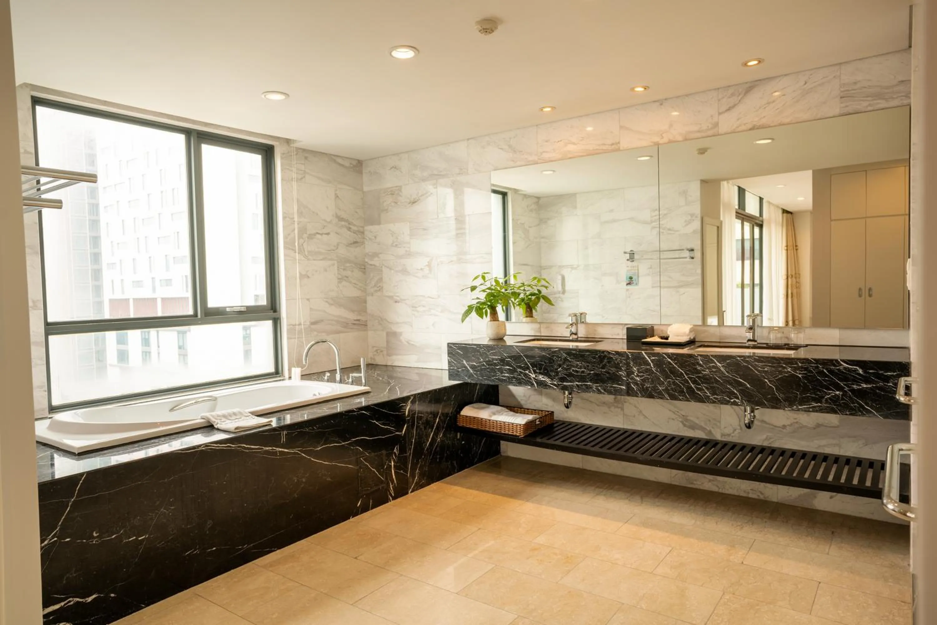 Bathroom in My Way Hotel & Residence Ha Noi